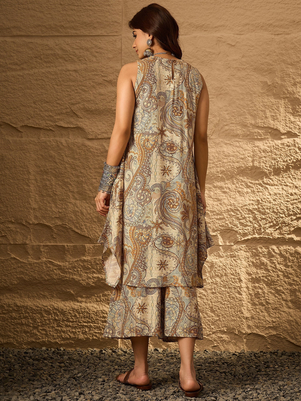 InWeave Beige Paisley Flower R Neck Kurta Set | Grocsy