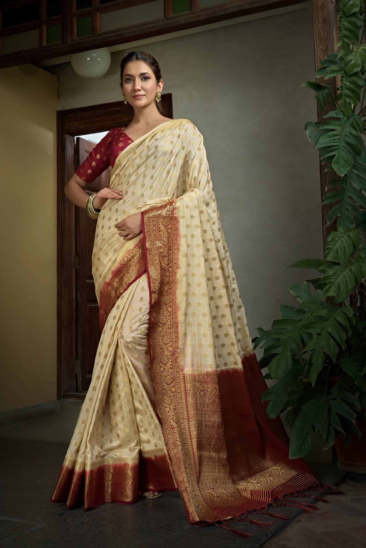 Vardha Cream White Golden Zari Banarasi Raw Silk Saree | Grocsy