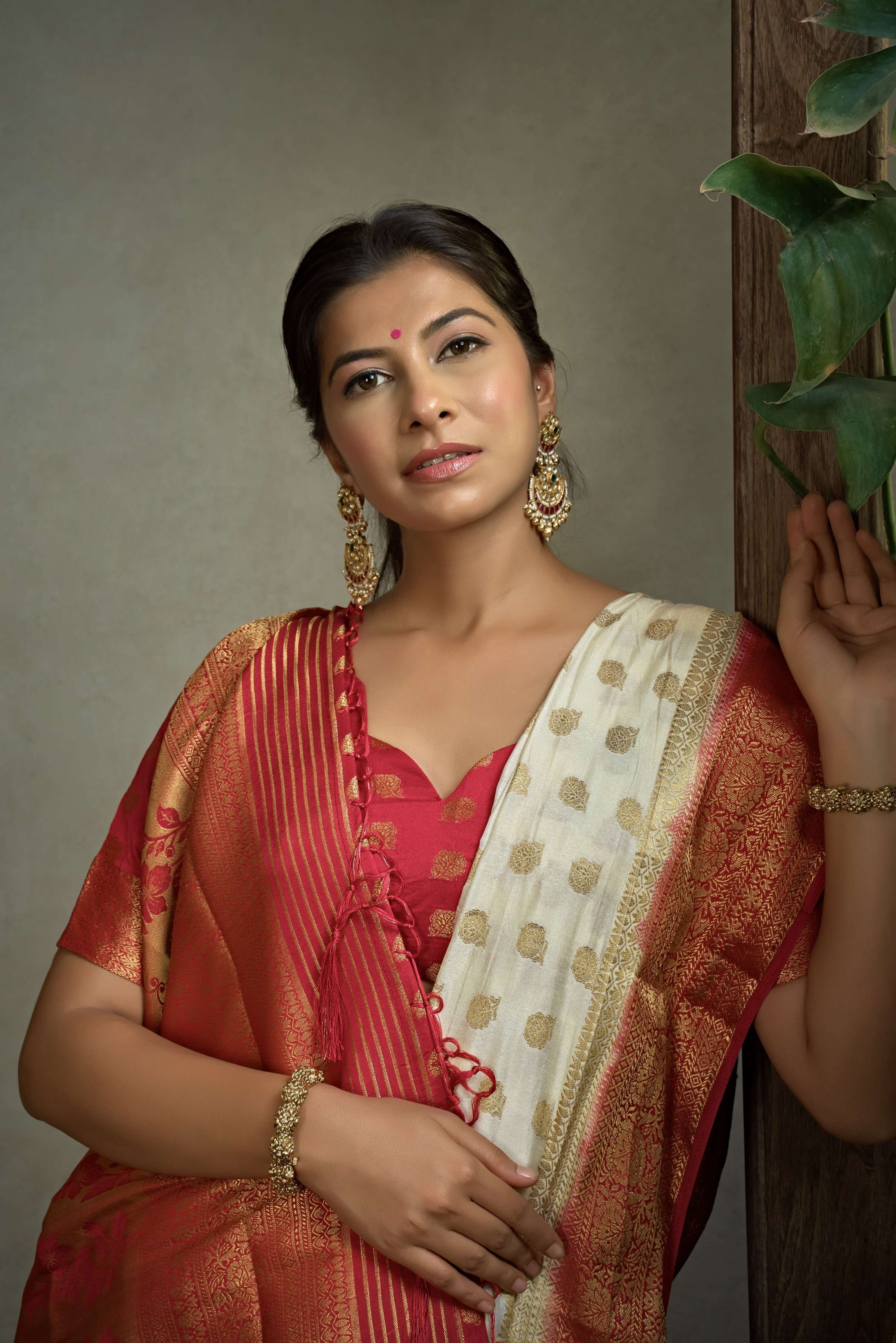 Vardha Adorn Ivory Golden Zari Banarasi Raw Silk Saree | Grocsy