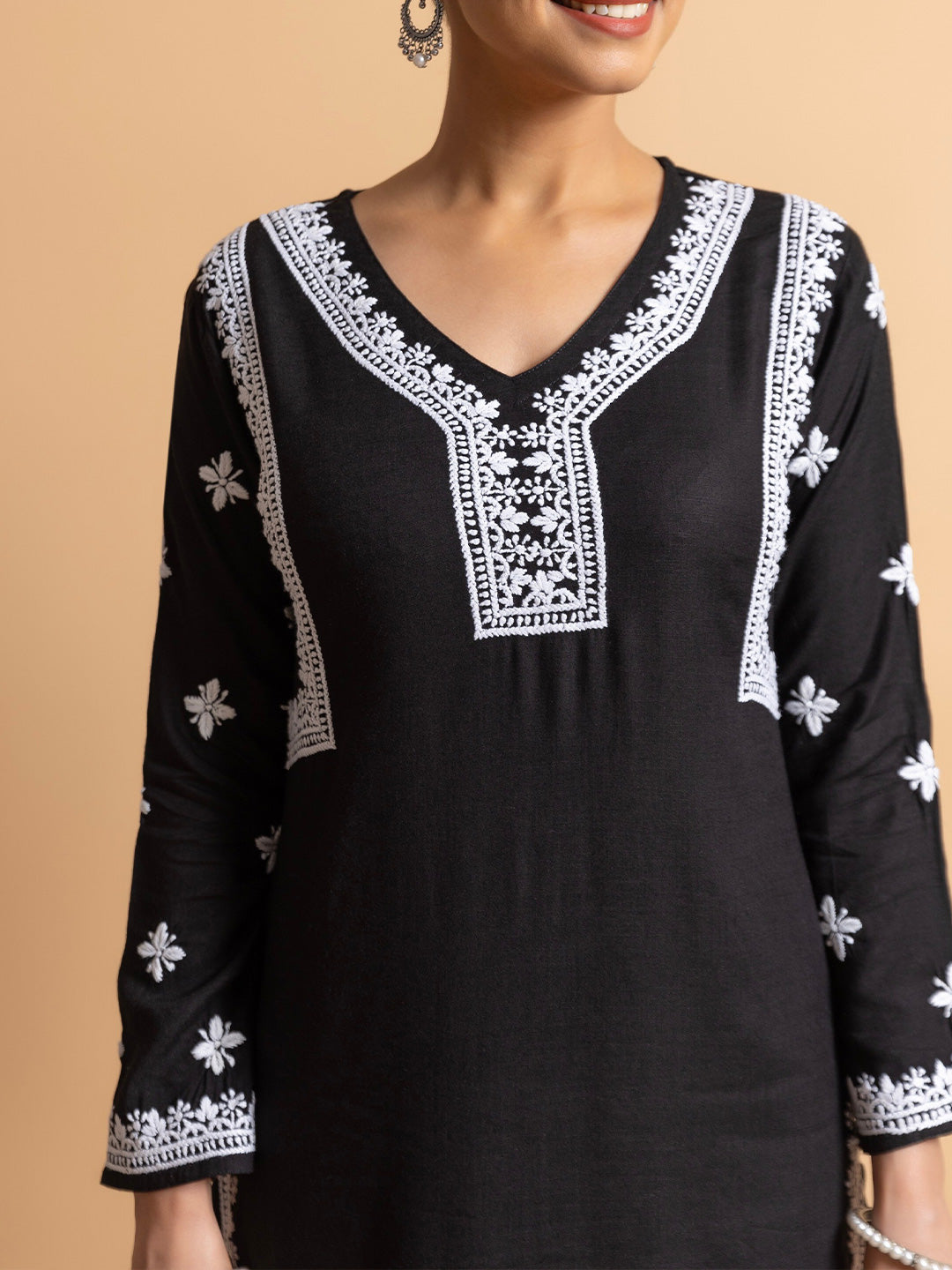 HOUSE OF KARI Floral Embroidered Chikankari Kurta With Trouser | Grocsy