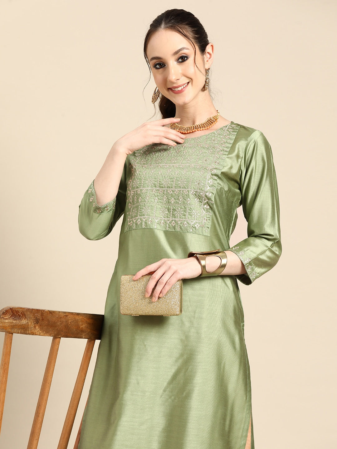 Sangria Women Floral Embroidered Thread Work Pastels Kurta | Grocsy