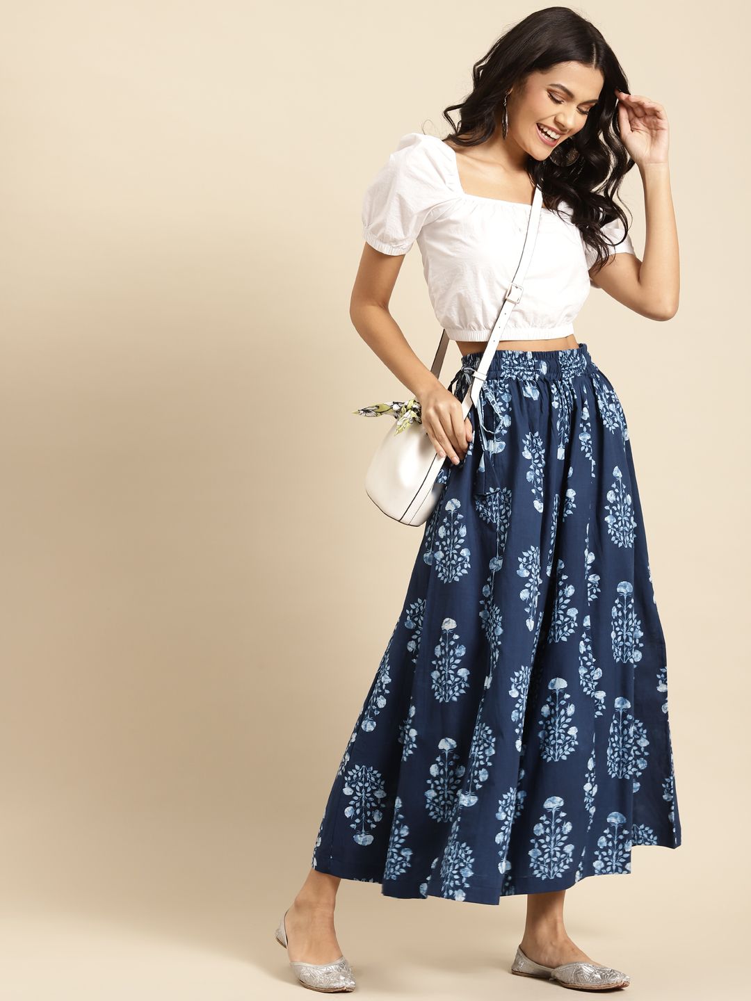 TAG 7 Women Navy Blue & White Printed Flared Palazzos | Grocsy