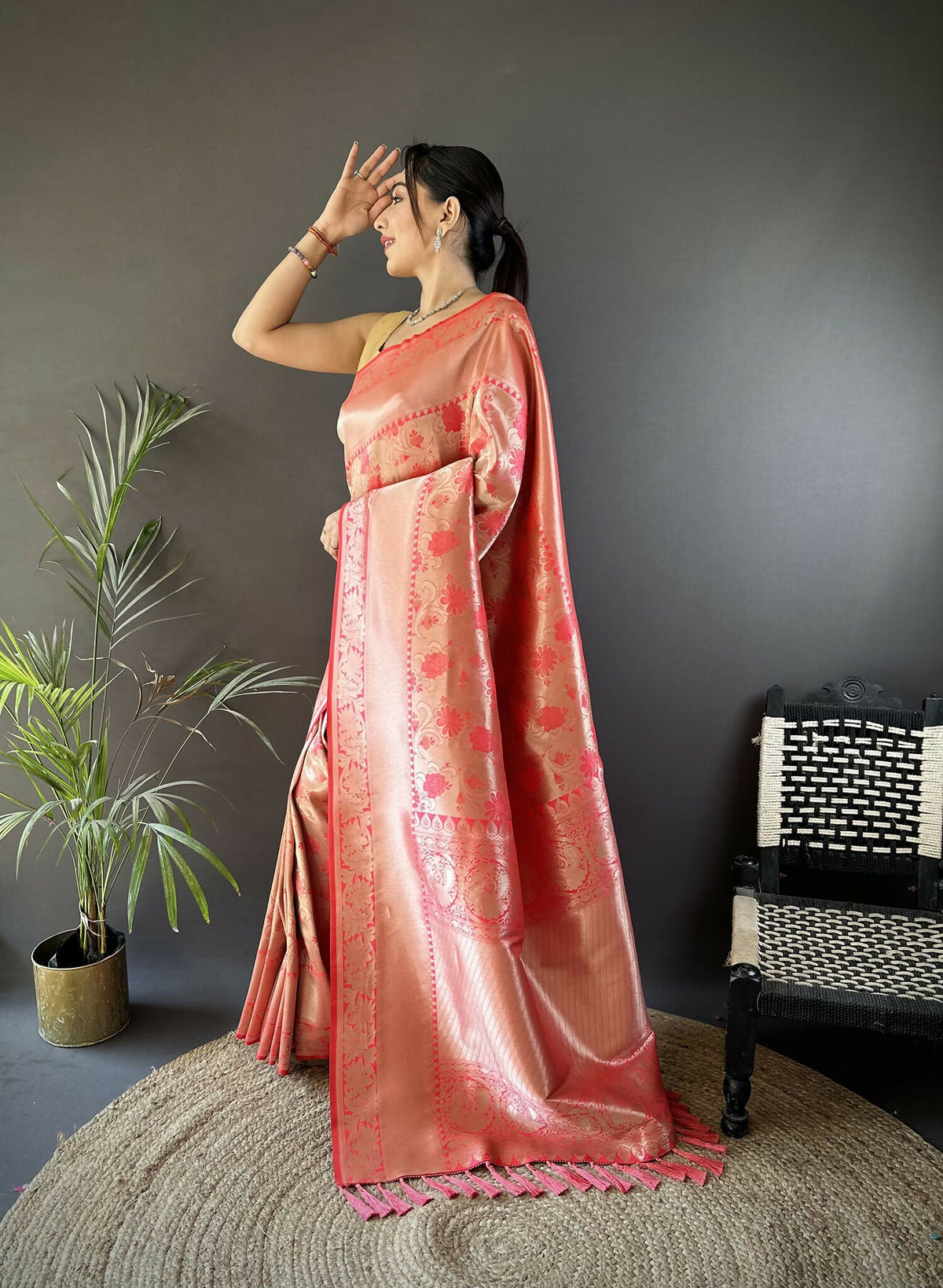 Joban Fashion Onion Pink Flower Jall Pattern Soft Silk Banarasi Saree | Grocsy