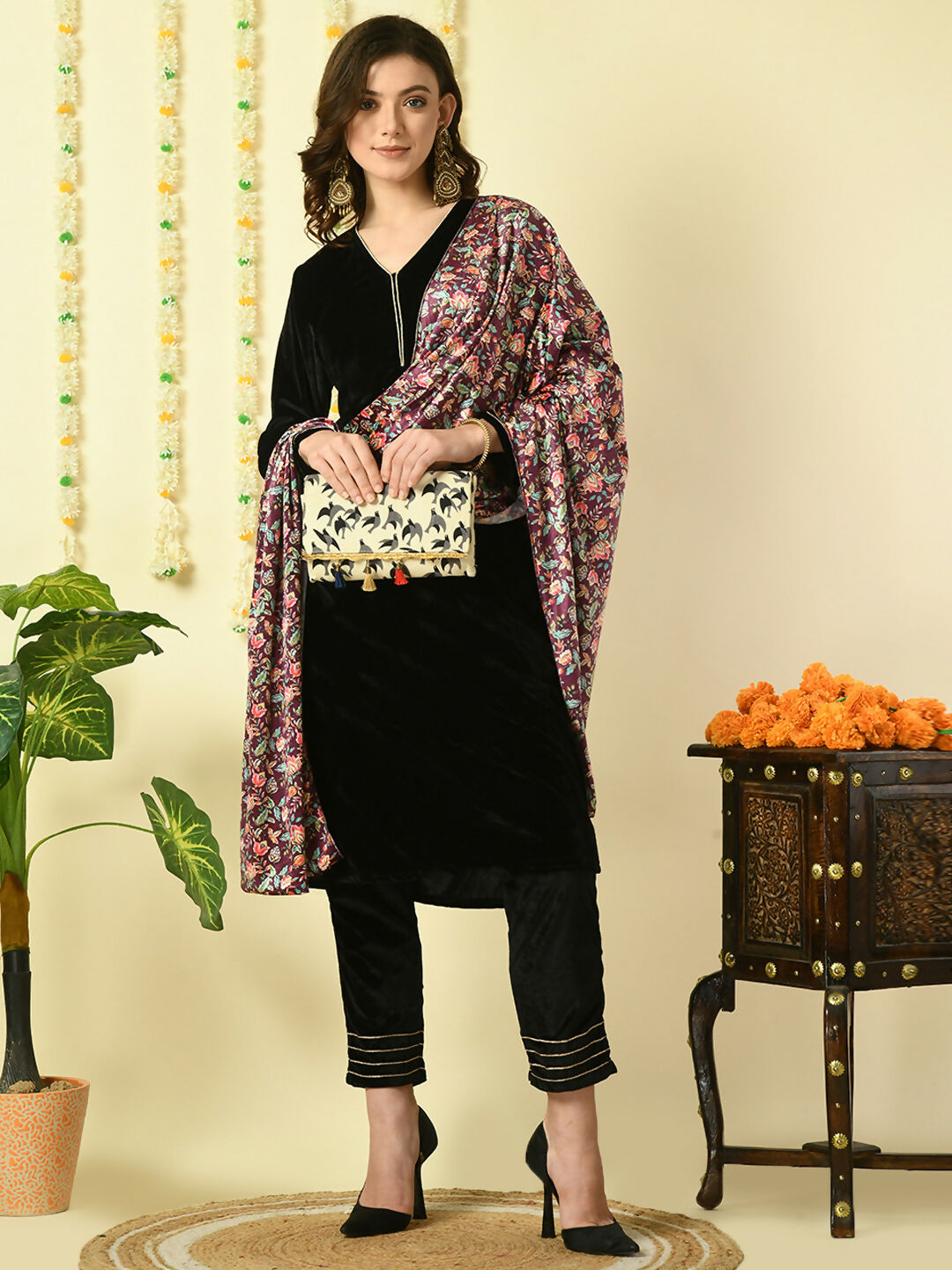 Myshka Women's Black Velvet Kurta & Trousers With Dupatta Party Sets | Grocsy