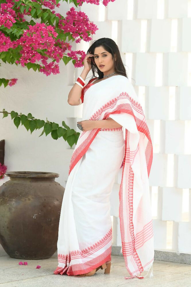 Beatitude White Cotton Zig Zag Border Handloom Saree | Grocsy