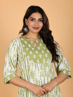 Aramya Straight Rayon Tie-Dye Print Women's Kurta - Green | Grocsy