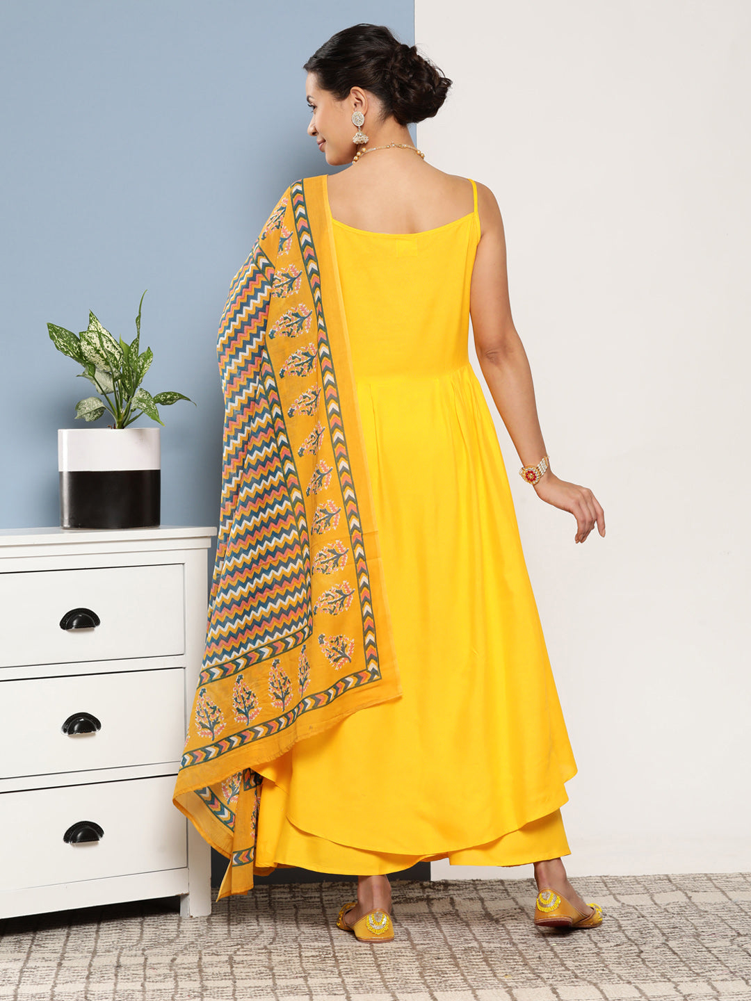 InWeave Women's Yellow Ray Strappy Kurta Set With Yellow Zig Zag Cotton Dupatta | Grocsy