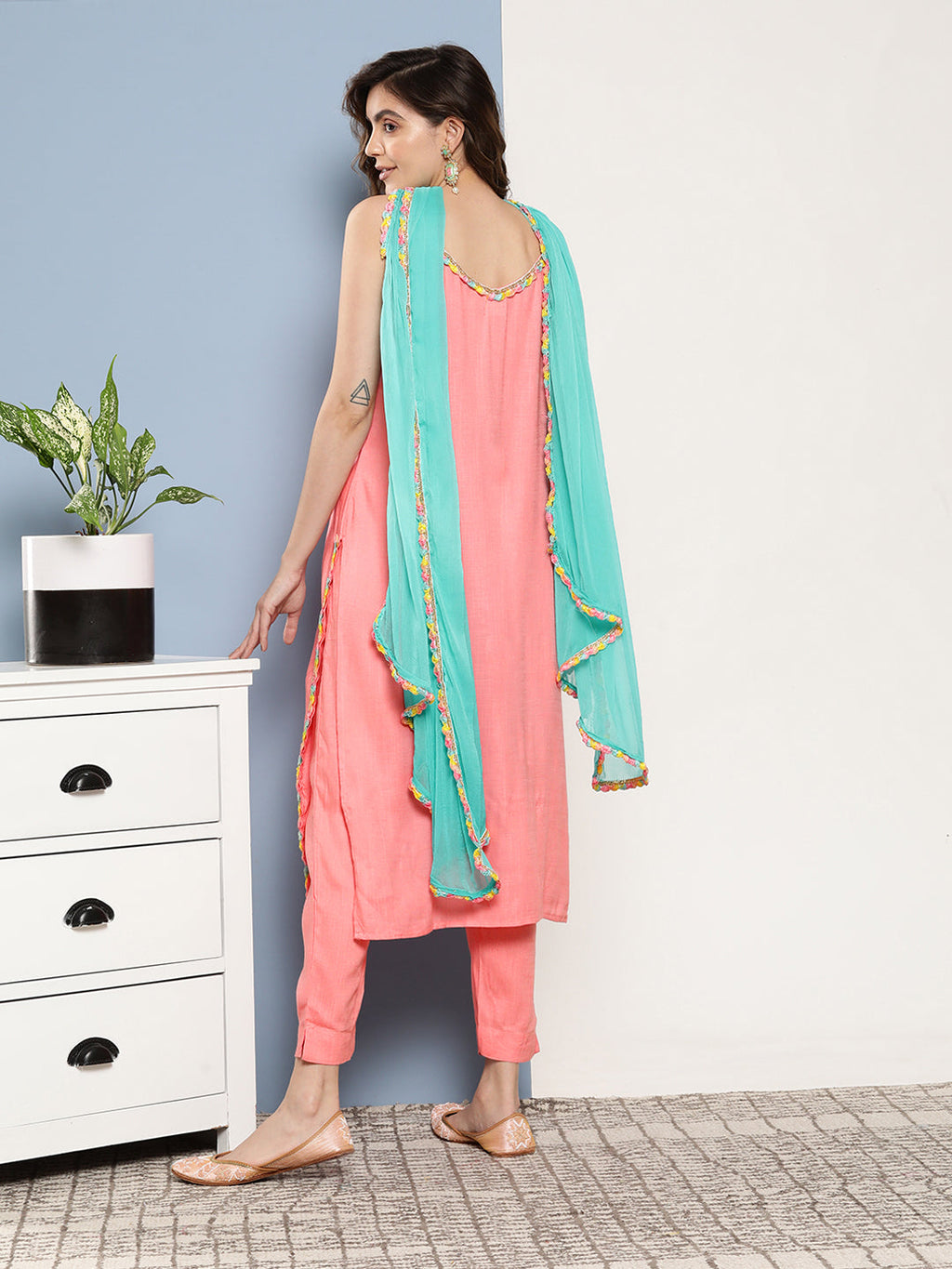 InWeave Women's Pink Lace Work Straight Strappy Kurta Set With Turquoise Chiffon Dupatta | Grocsy