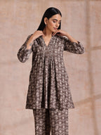trueBrowns Clay Dabu Geometric Print Cotton Pleated Co-Ord Set | Grocsy