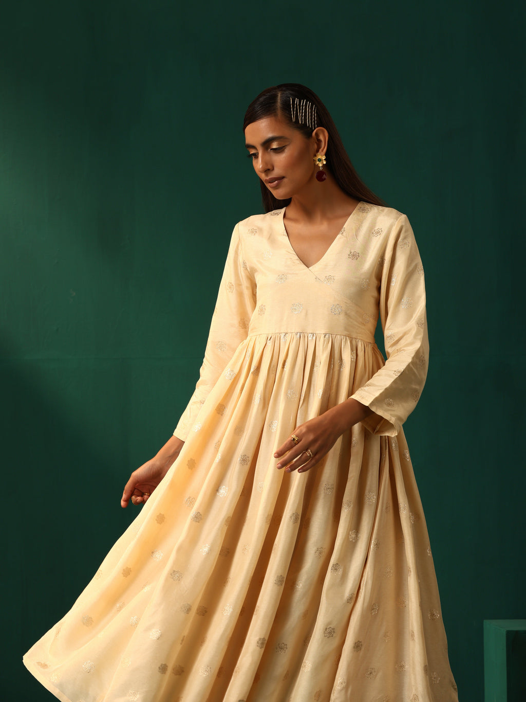 trueBrowns Ivory Geometric Floral Viscose Silk Anarkali Kurta Pant Set | Grocsy