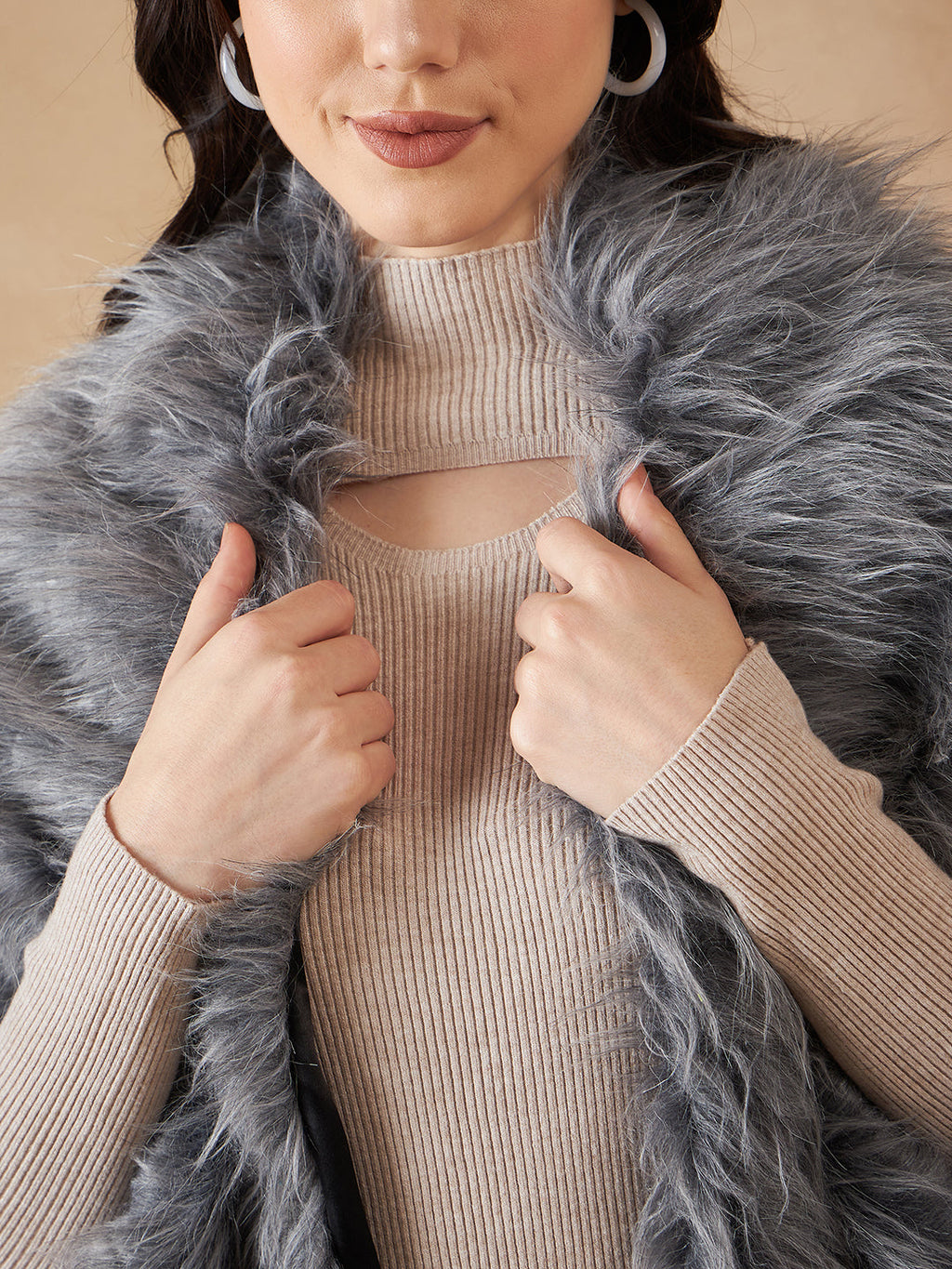 InWeave Women's Light Grey Fur Cape | Grocsy
