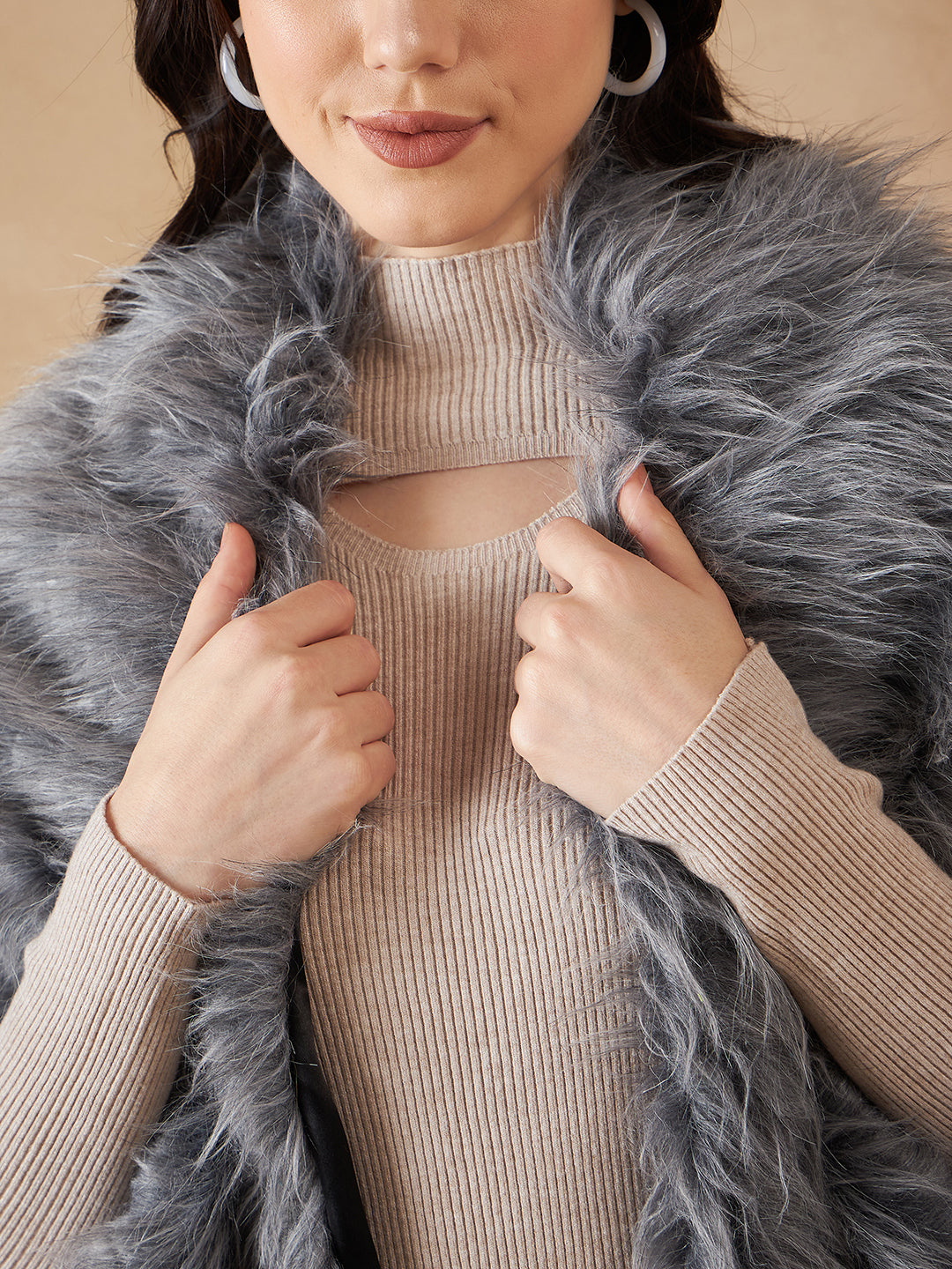InWeave Women's Light Grey Fur Cape | Grocsy
