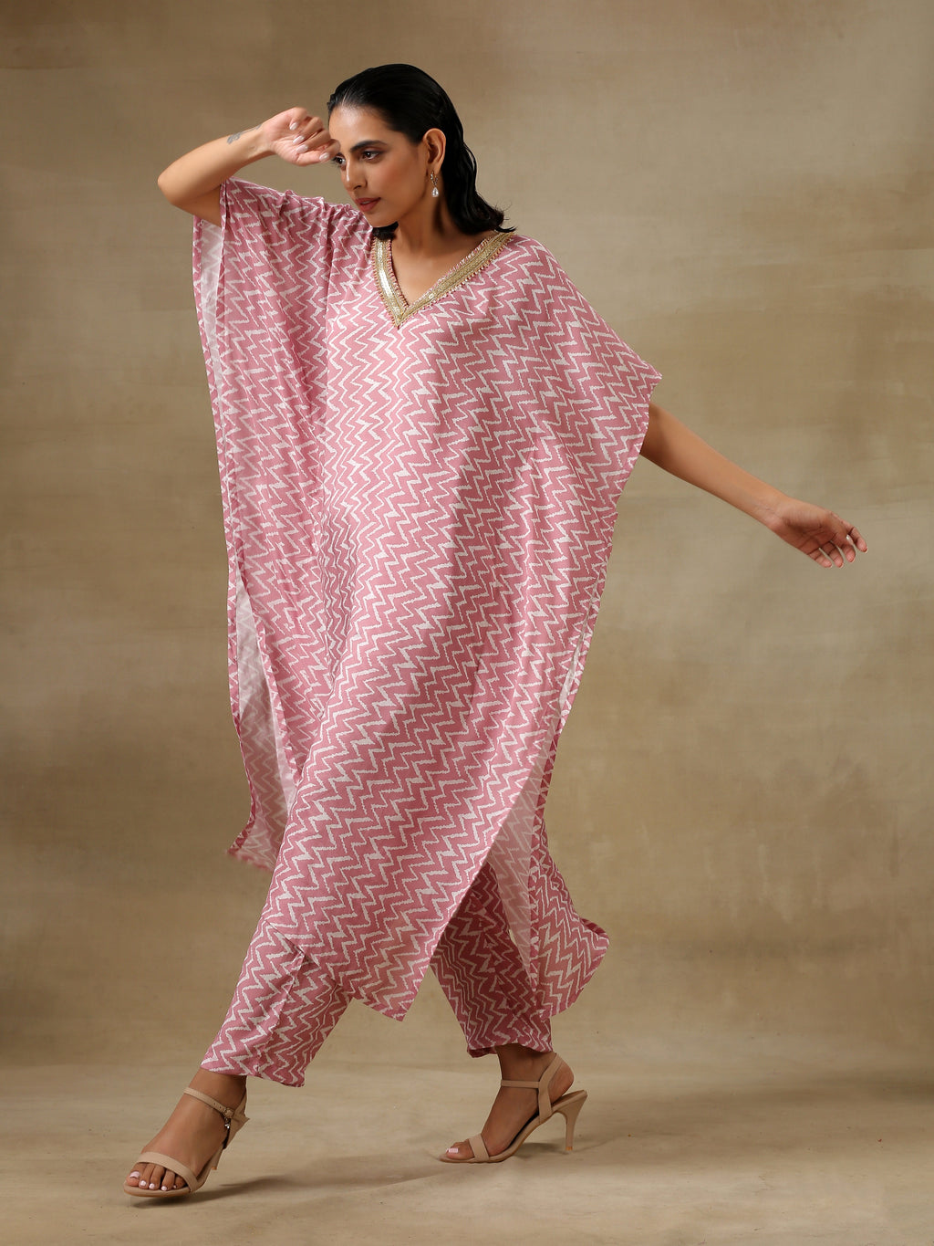 trueBrowns Light Mauve Bandhani Printed Silk Kaftan Kurta Pant Set | Grocsy