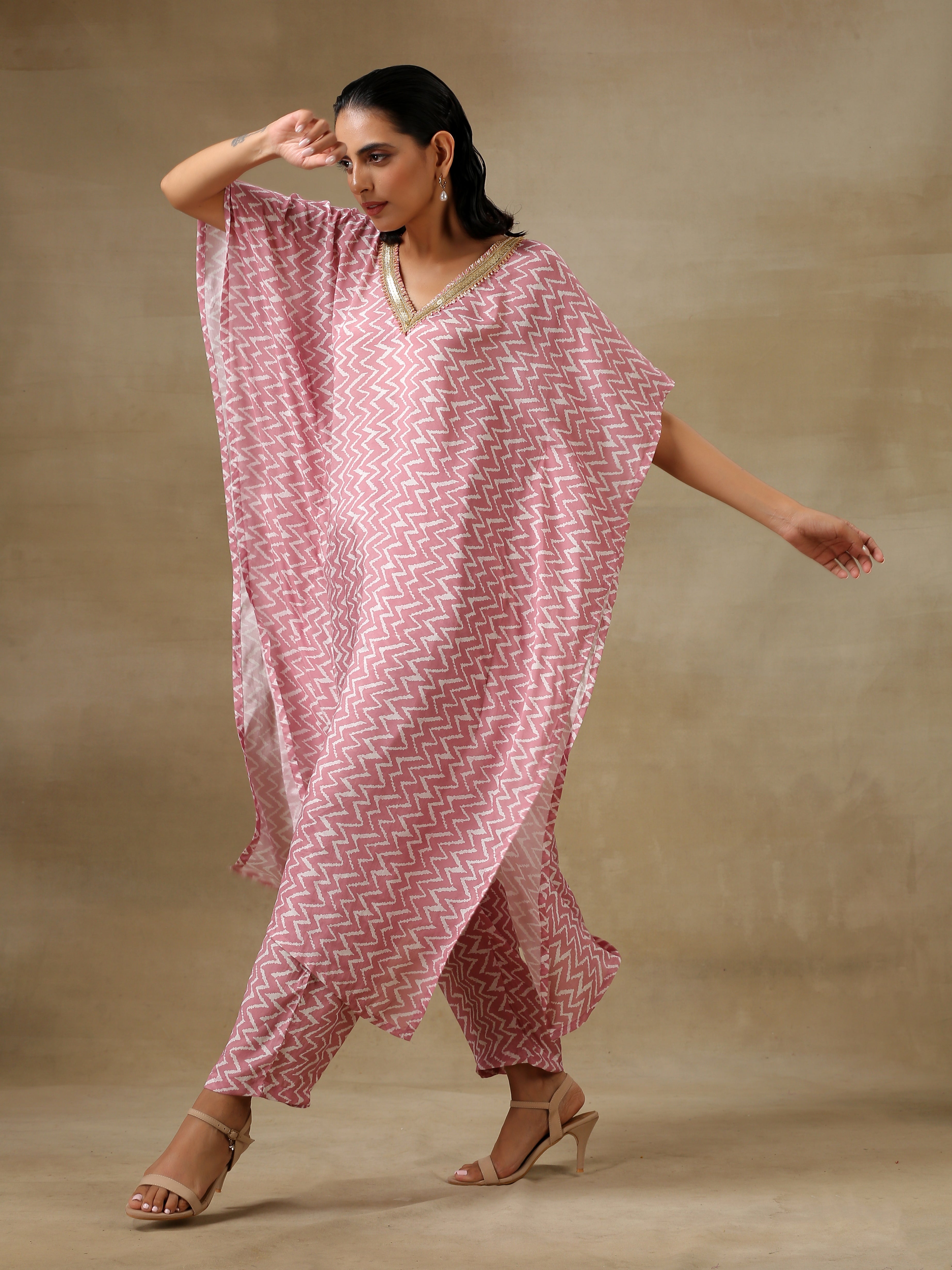 trueBrowns Light Mauve Bandhani Printed Silk Kaftan Kurta Pant Set | Grocsy