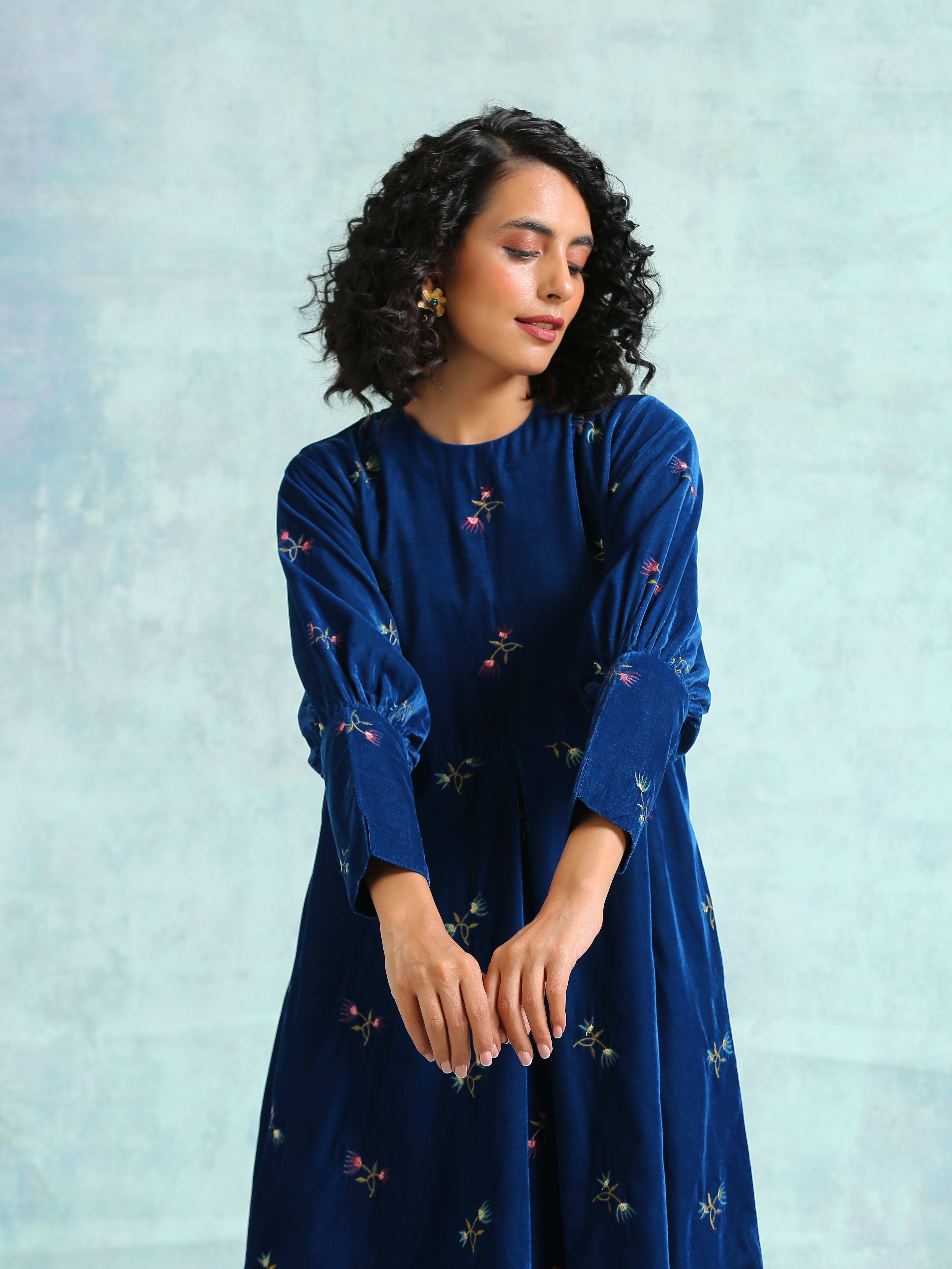 trueBrowns Blue Embroidered Velvet Puff Sleeve Kurta | Grocsy