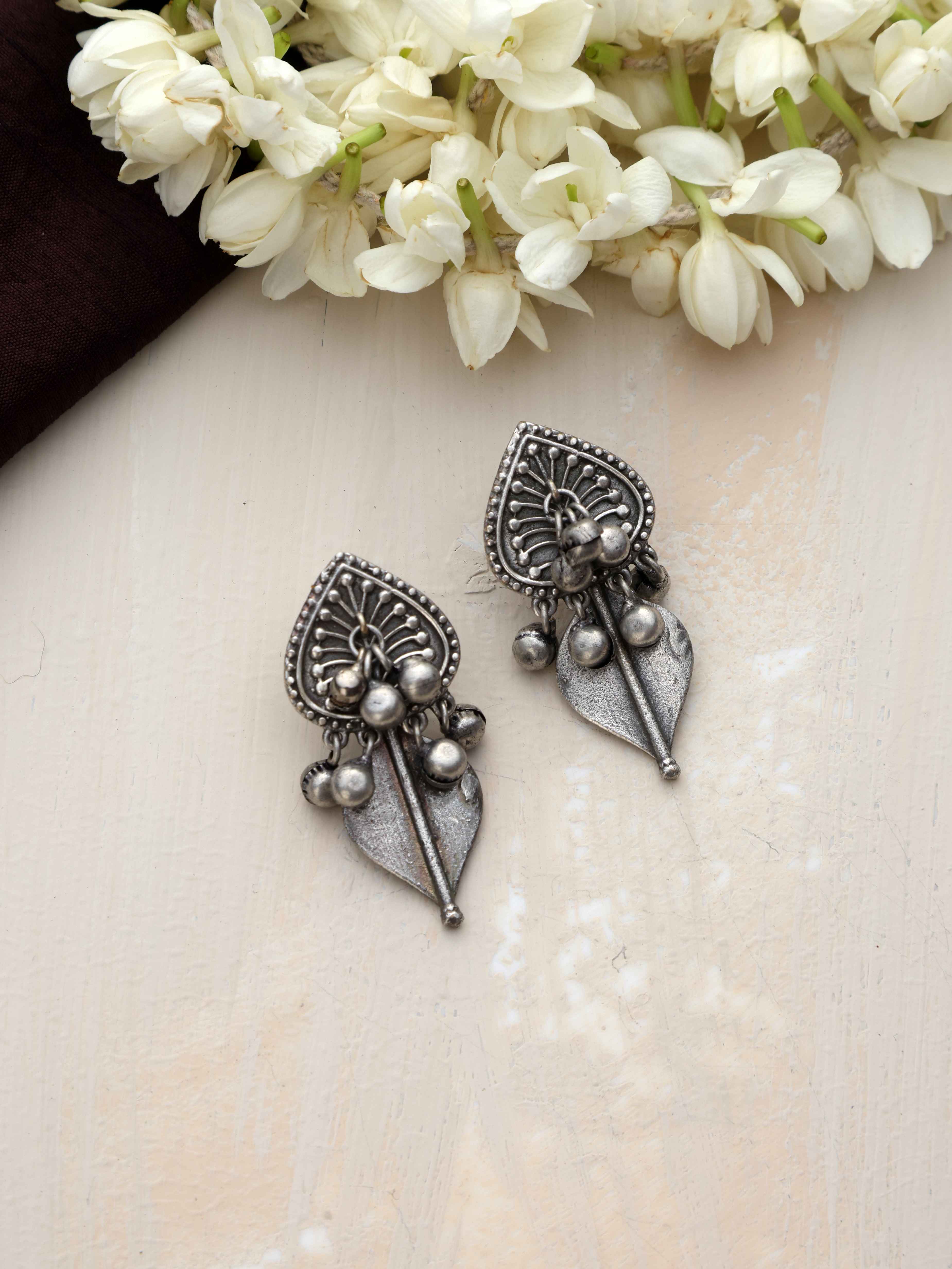 trueBrowns Silver Tone Leaf Stud Earrings | Grocsy