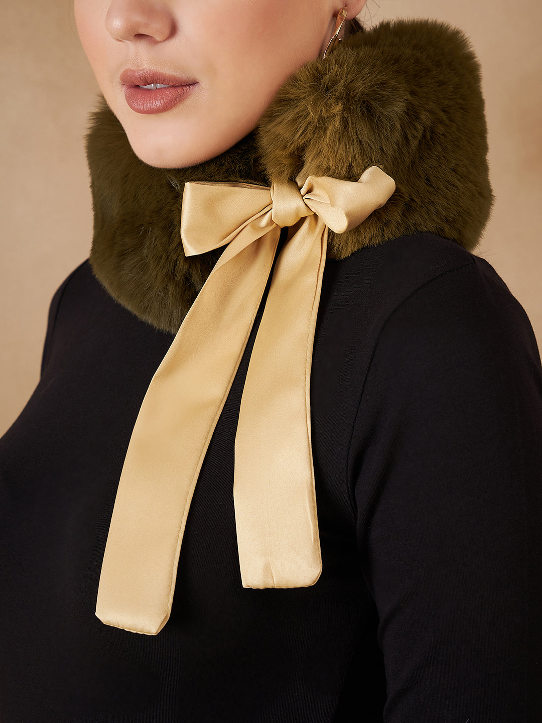 InWeave Women's Mehandi Green Fur Neckpiece | Grocsy