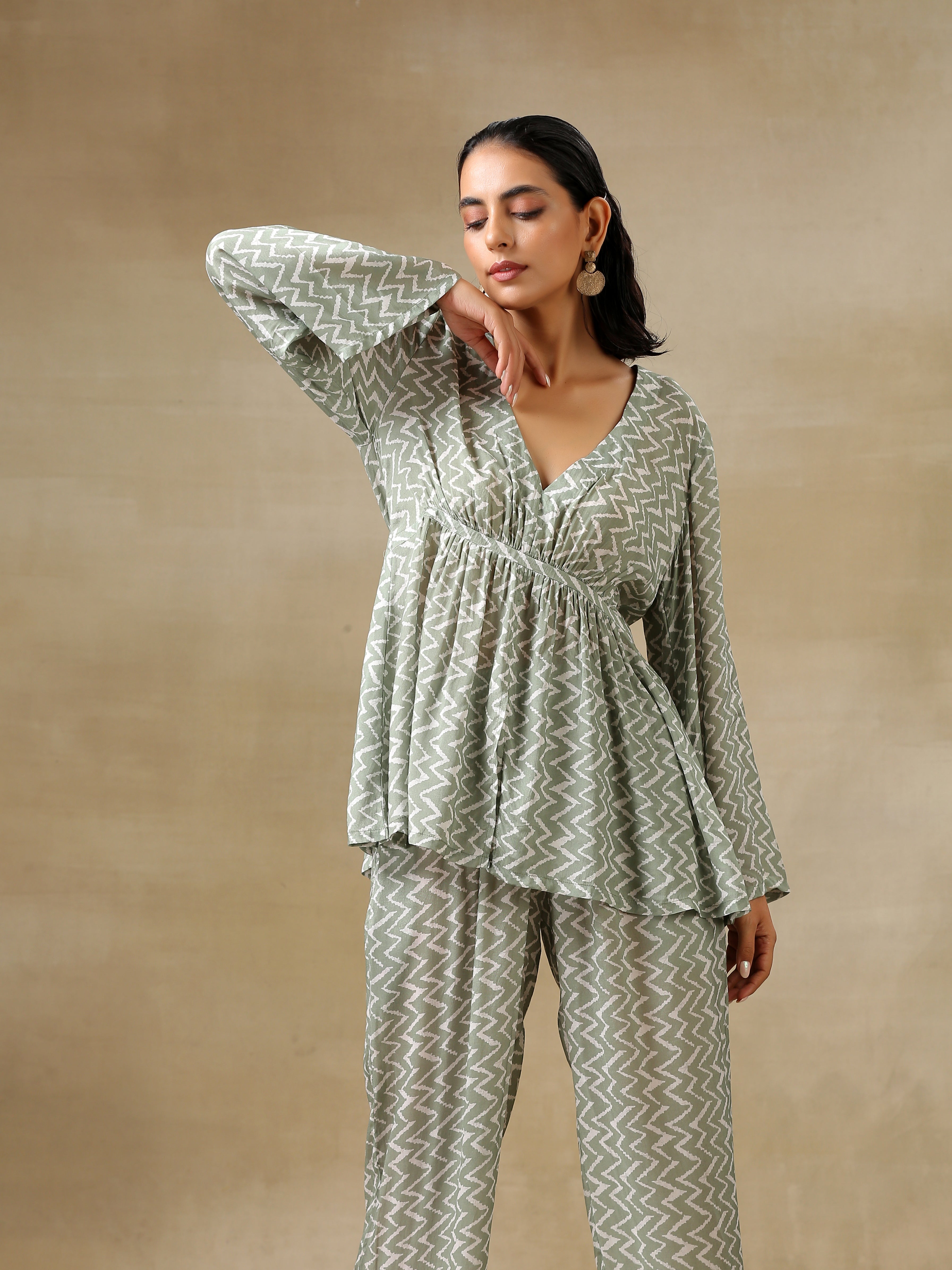 trueBrowns Light Green Bandhani Printed Silk V-Neck Co-Ord Set | Grocsy