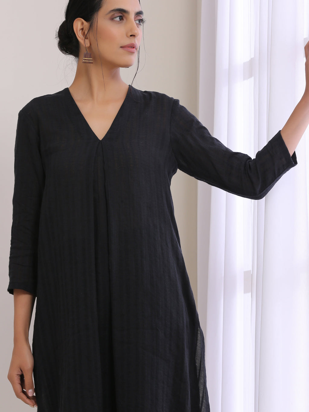 trueBrowns Black Dobby Neck Pleat Kurta Pant Set | Grocsy