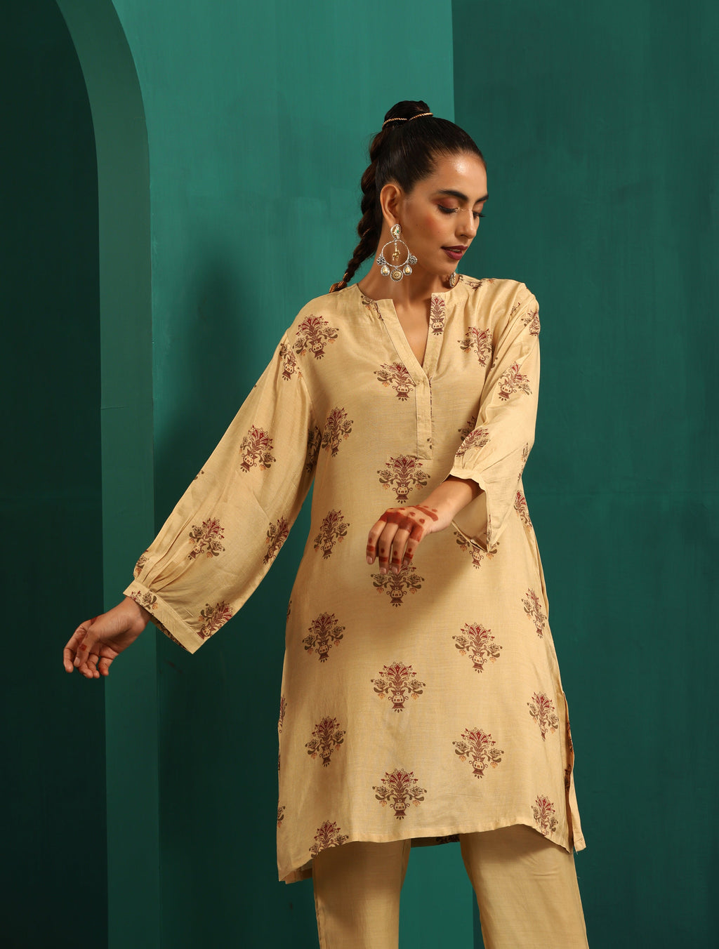 trueBrowns Beige Floral Bunch Muslin Silk Printed Relaxed Co-ord Set | Grocsy