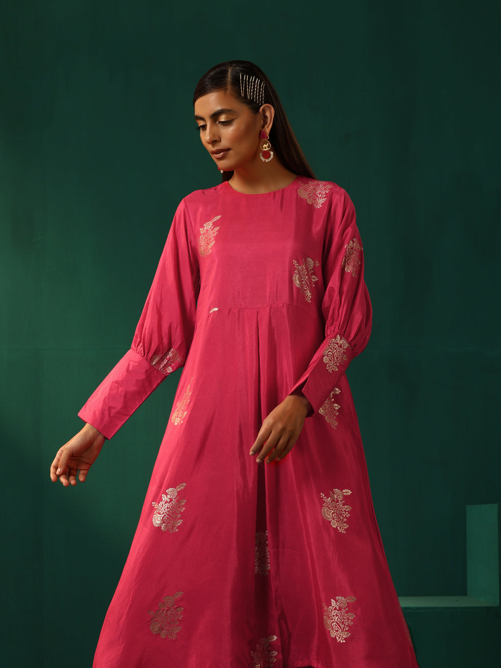 trueBrowns Pink Floral Viscose Silk Round Neck Puff Sleeve Kurta Pant Set | Grocsy