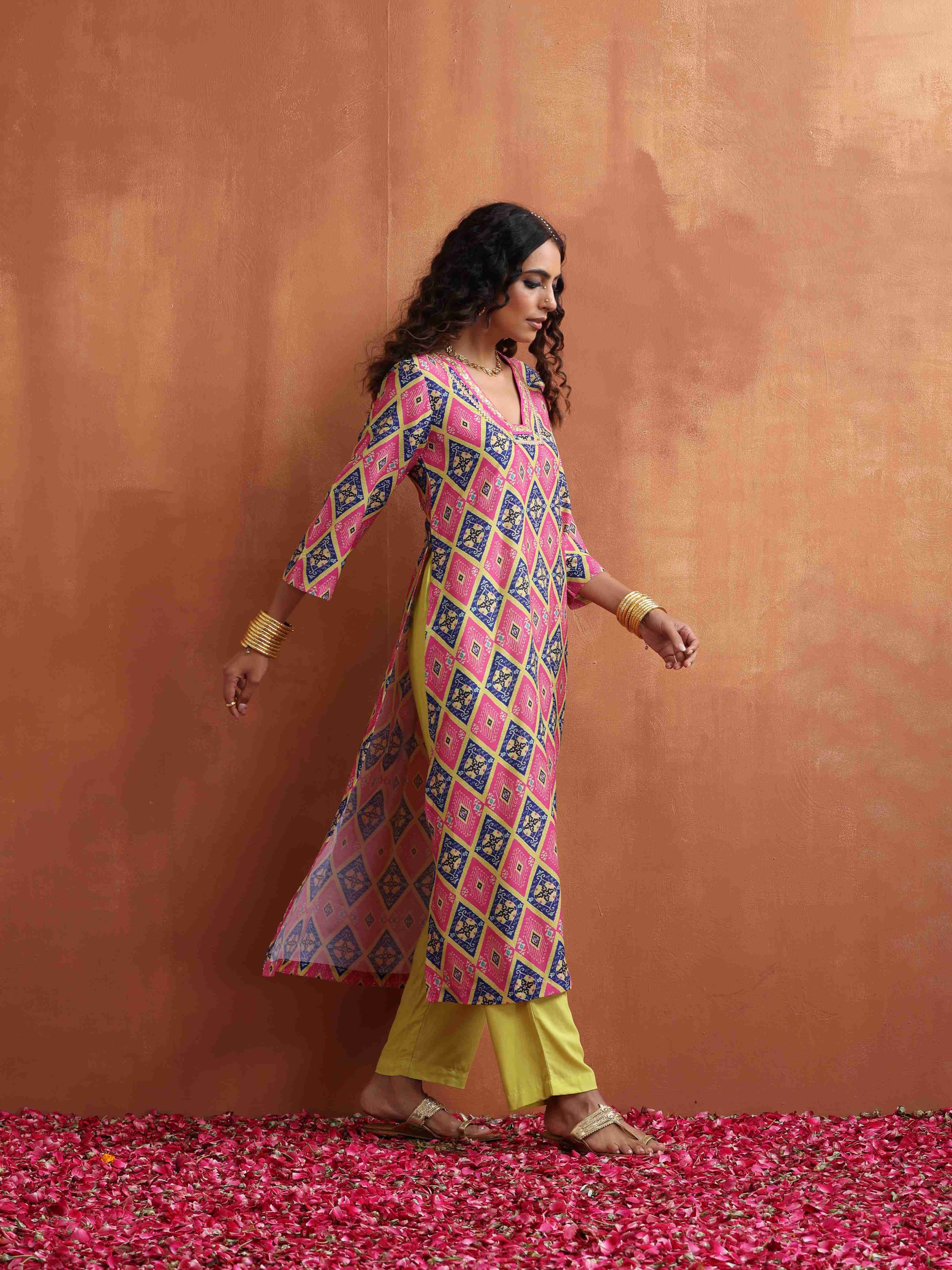 trueBrowns Pink Print High Slit Kurta Set | Grocsy