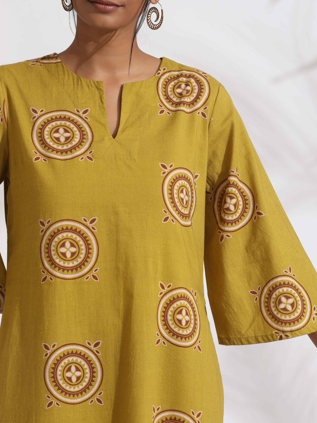 trueBrowns Green Cotton Print HighSlit Kurta Set | Grocsy