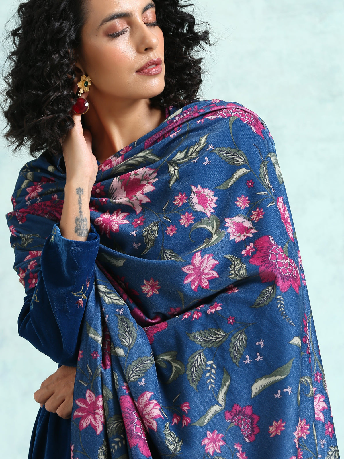 trueBrowns Blue Printed Velvet Shawl | Grocsy