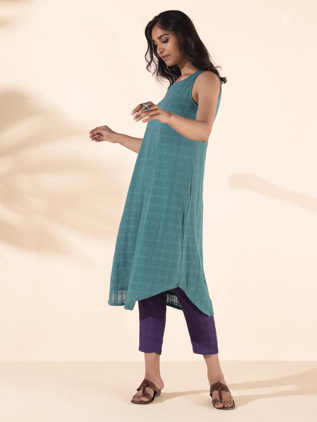 trueBrowns Turquoise Cotton Dobby Sleeveless Kurta Pant Set | Grocsy