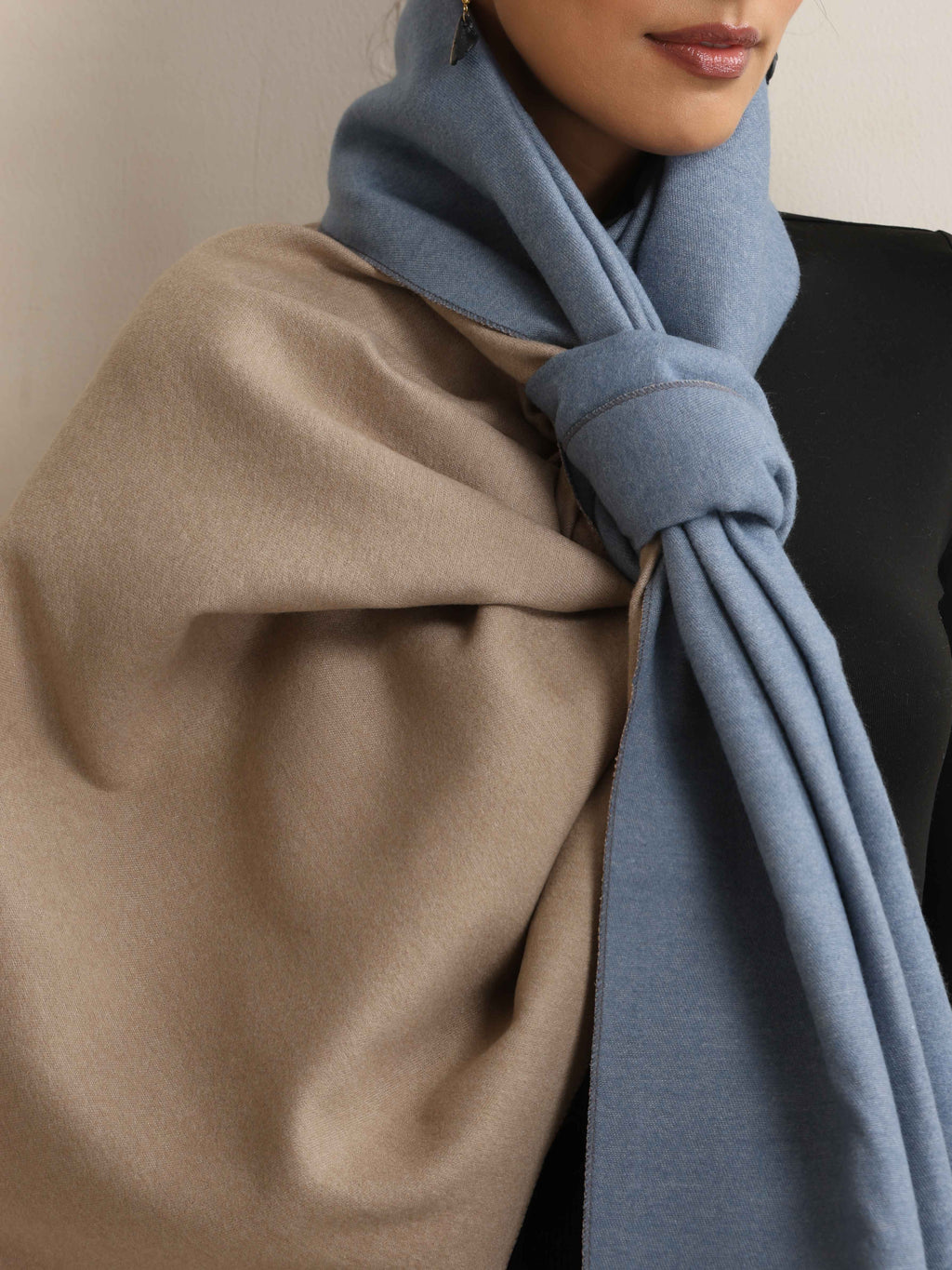 trueBrowns Blue Reversible Woollen Stole | Grocsy