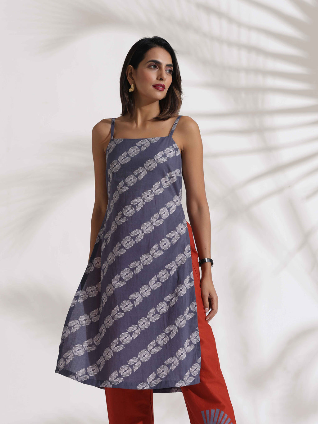 trueBrowns Grey Cotton Print Highslit Kurta Set | Grocsy