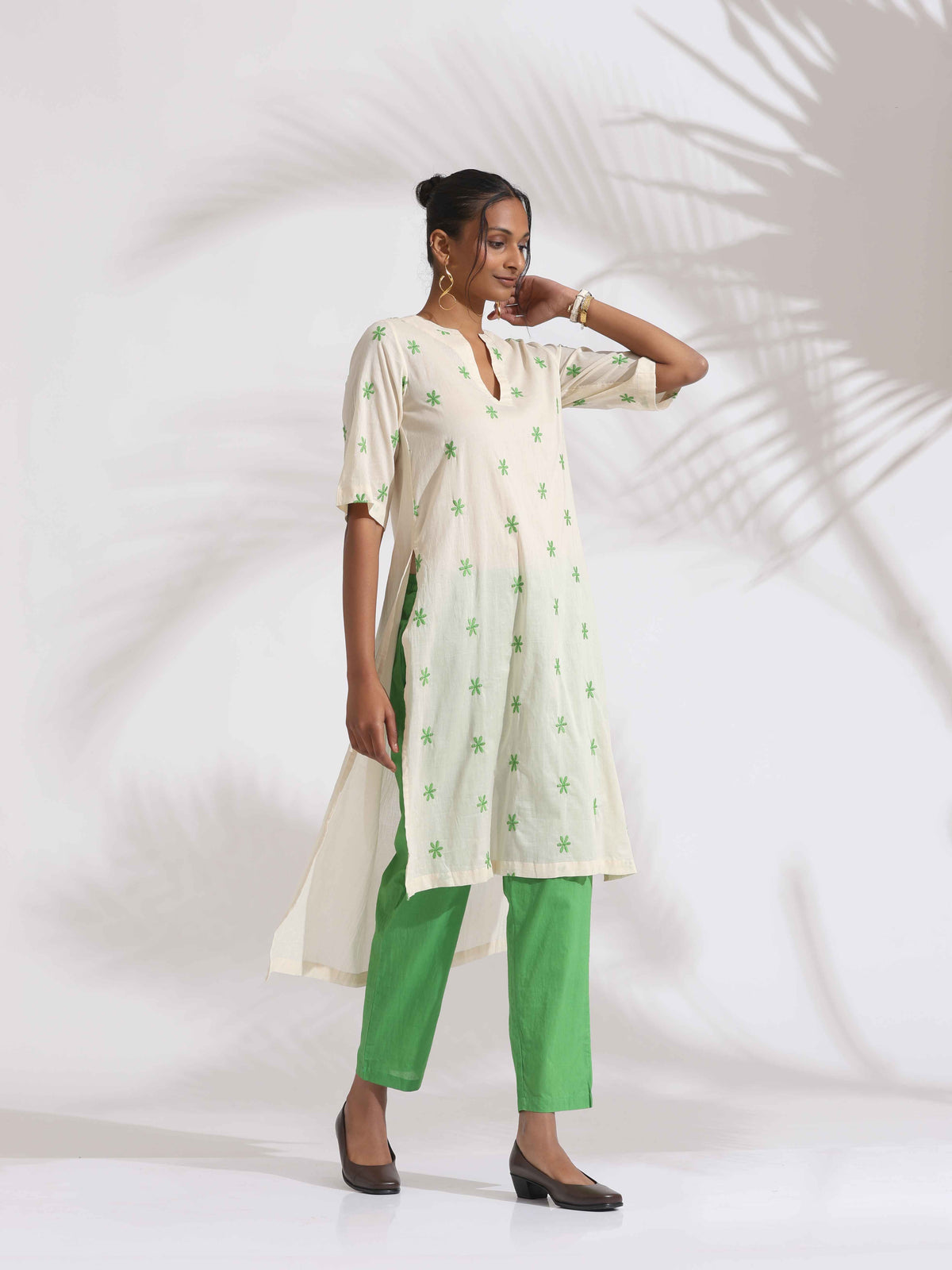 trueBrowns Off-White Cotton Floral Embroidered Straight Kurta Set | Grocsy