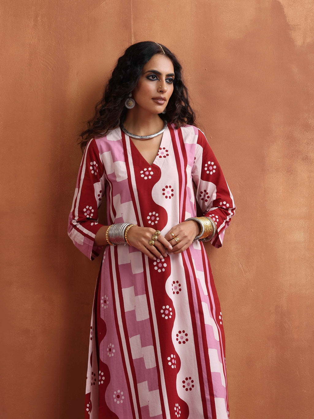 trueBrowns Pink Abstract Print High Slit Kurta Set | Grocsy