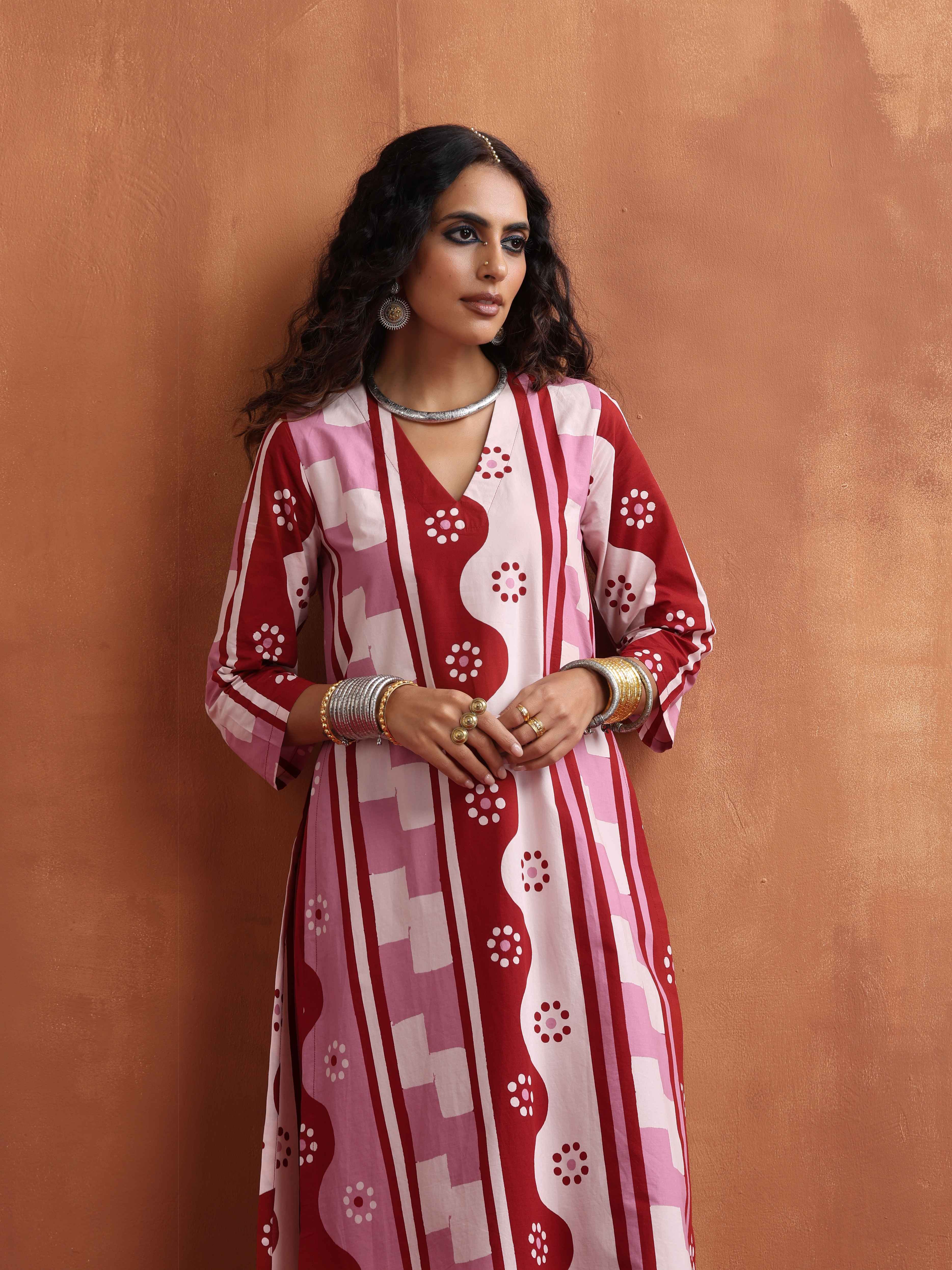 trueBrowns Pink Abstract Print High Slit Kurta Set | Grocsy