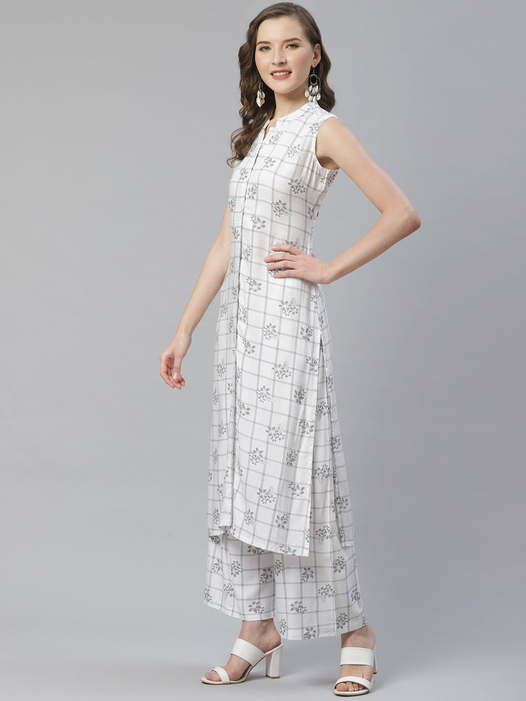 Jompers Women White & Black Floral Printed Kurta with Palazzos | Grocsy
