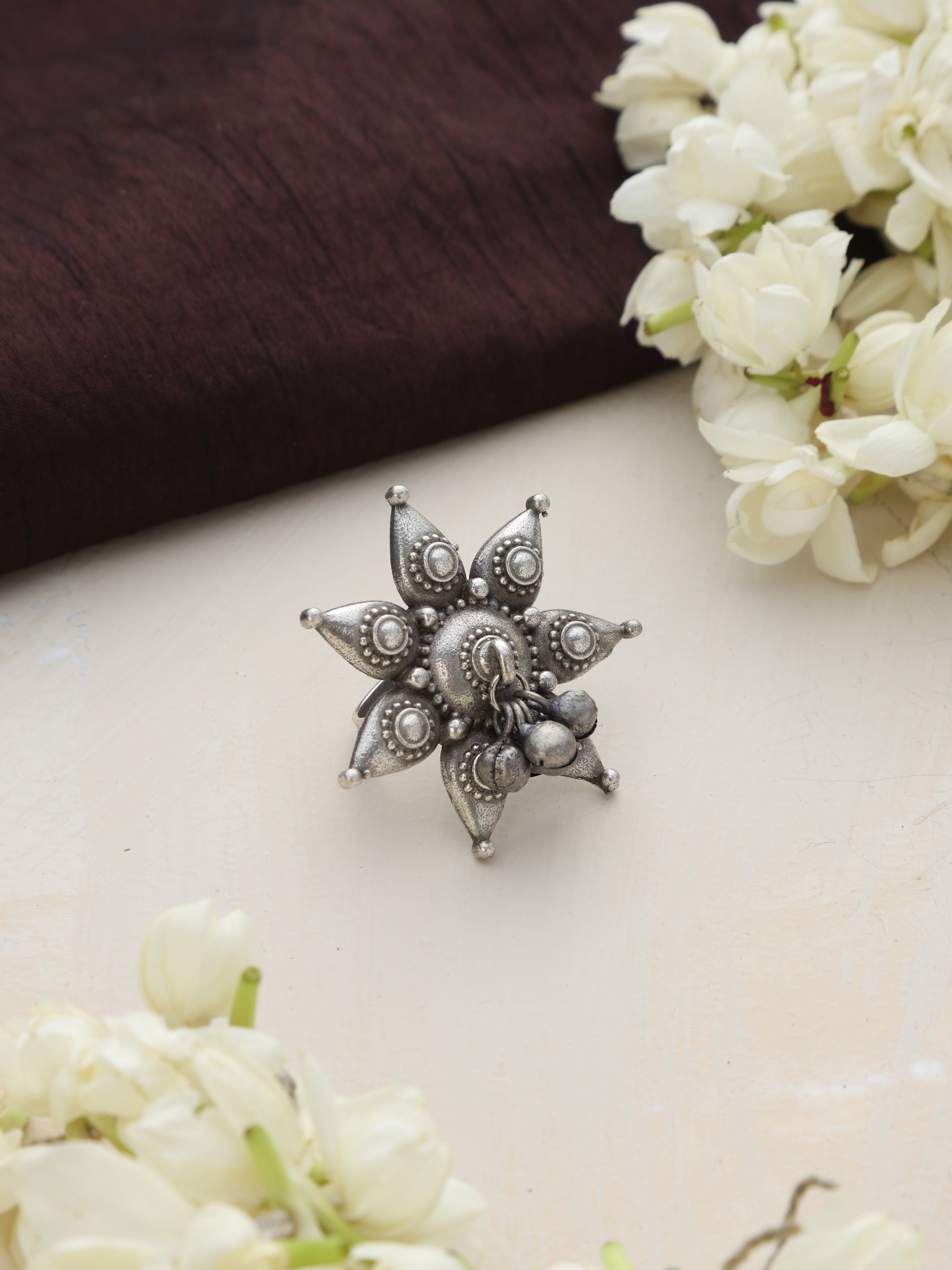 trueBrowns Silver Tone Floral Ring | Grocsy