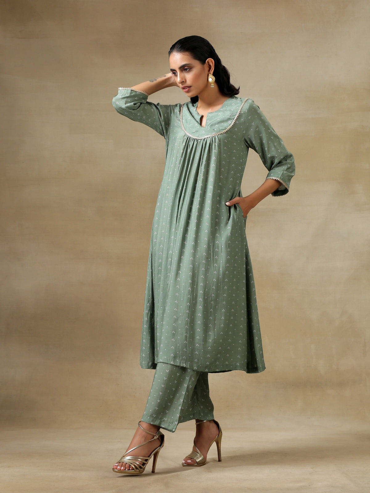 trueBrowns Light Green Bandhani Printed Silk Yoke Kurta Pant Set | Grocsy