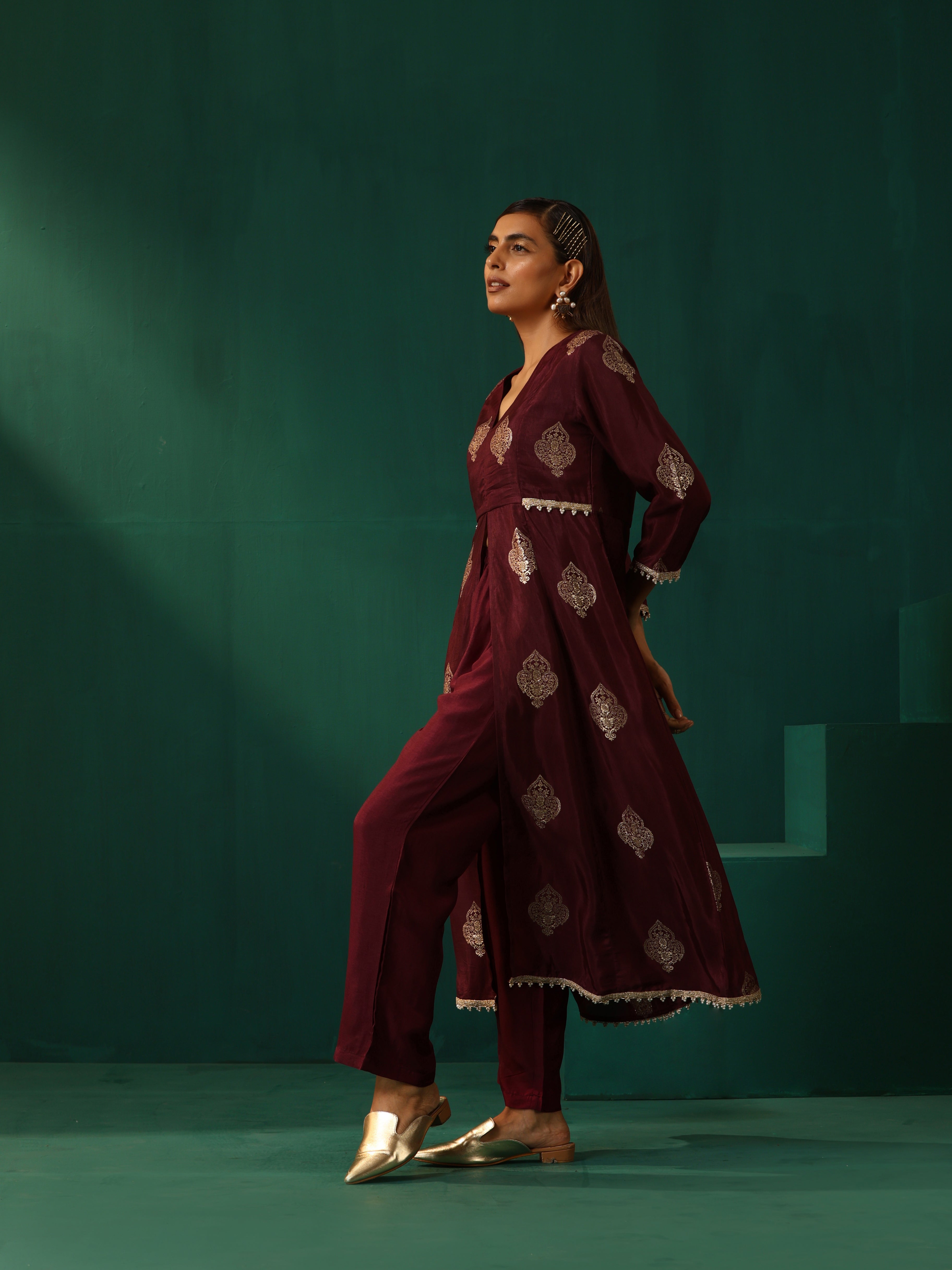 trueBrowns Wine Geometric Viscose Silk V-Neck Front Slit Kurta Pant Set | Grocsy