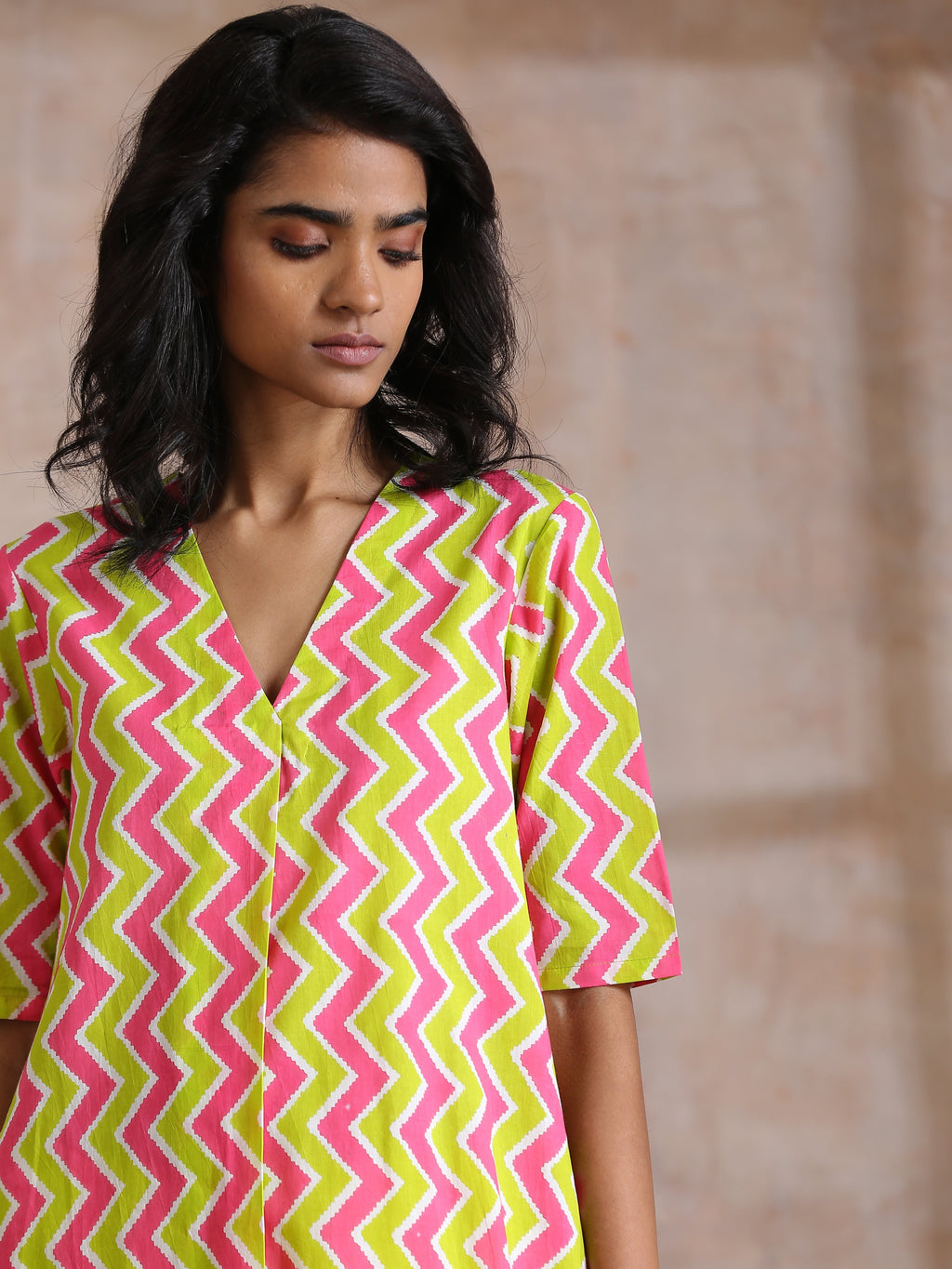 trueBrowns Lime Pink Zig-Zag Lines Print Cotton Kurta Pant Set | Relove | Grocsy