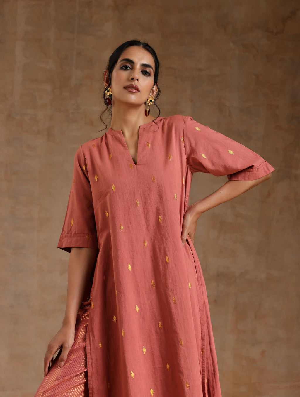 trueBrowns Blush Gold Cotton Relaxed High-Low Kurta Set | Grocsy