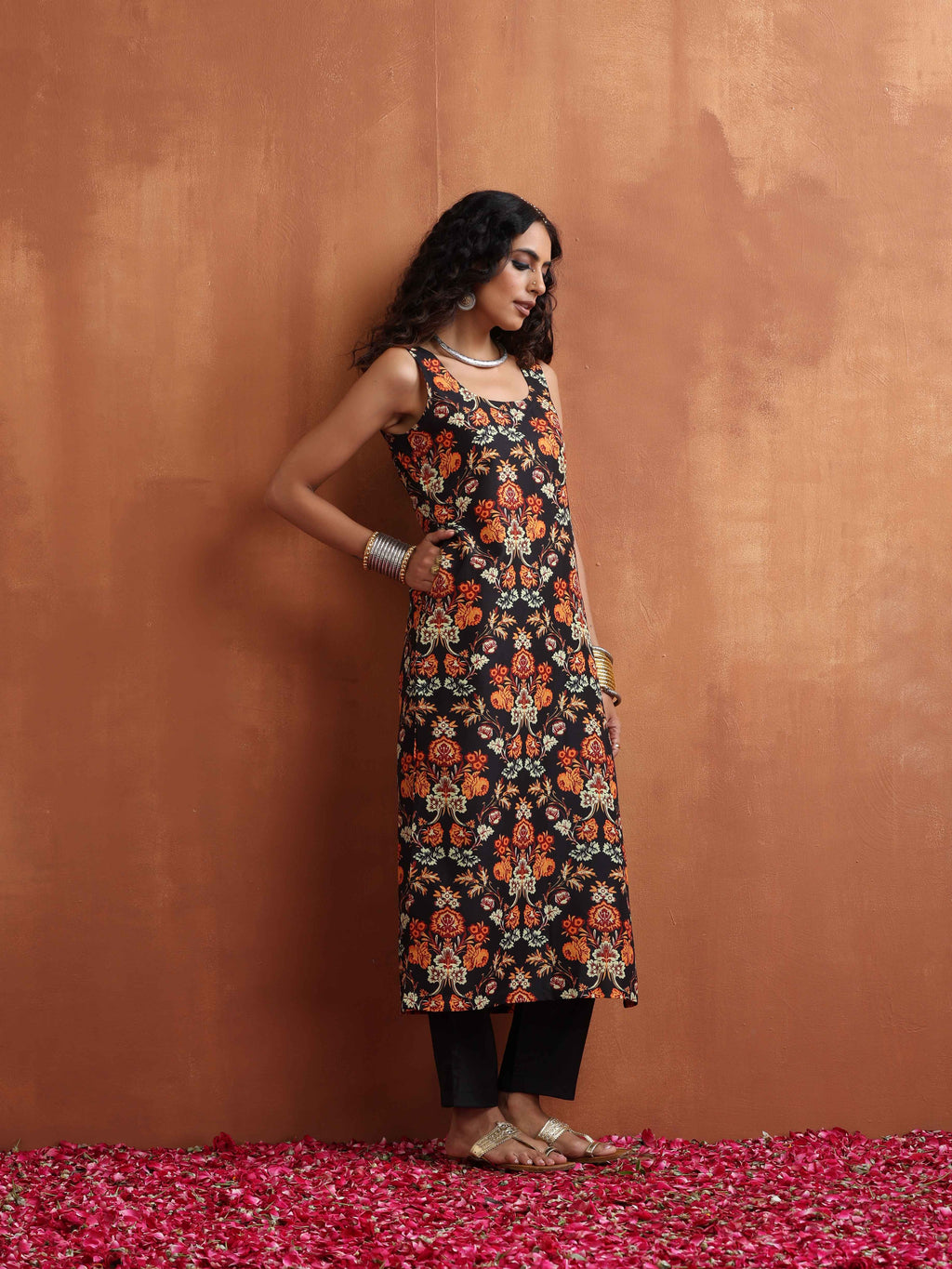 trueBrowns Black Print Straight Kurta Set | Grocsy