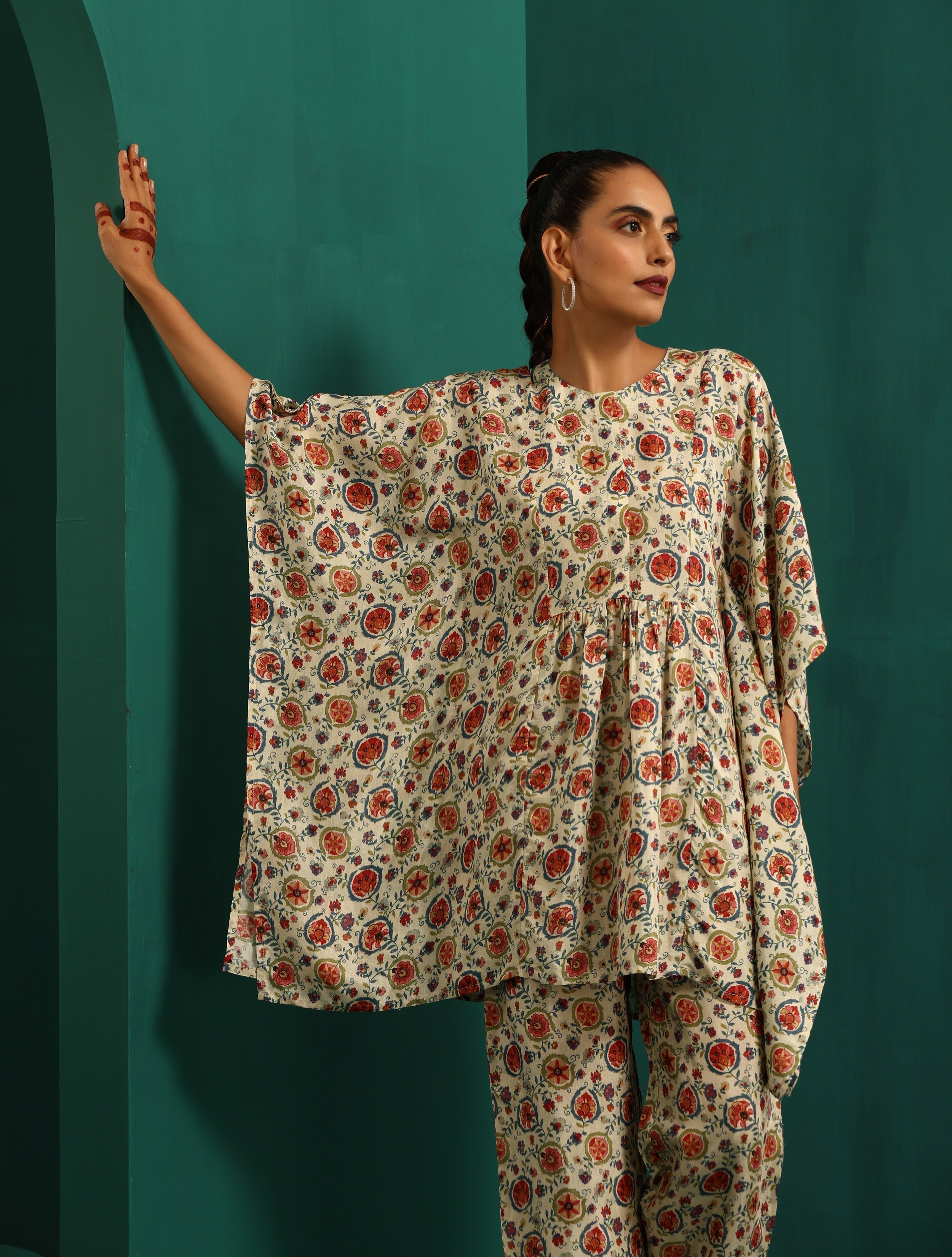 trueBrowns Off white Floral Bunch Muslin Silk Printed Kaftan Gathered Co-ord Set | Grocsy