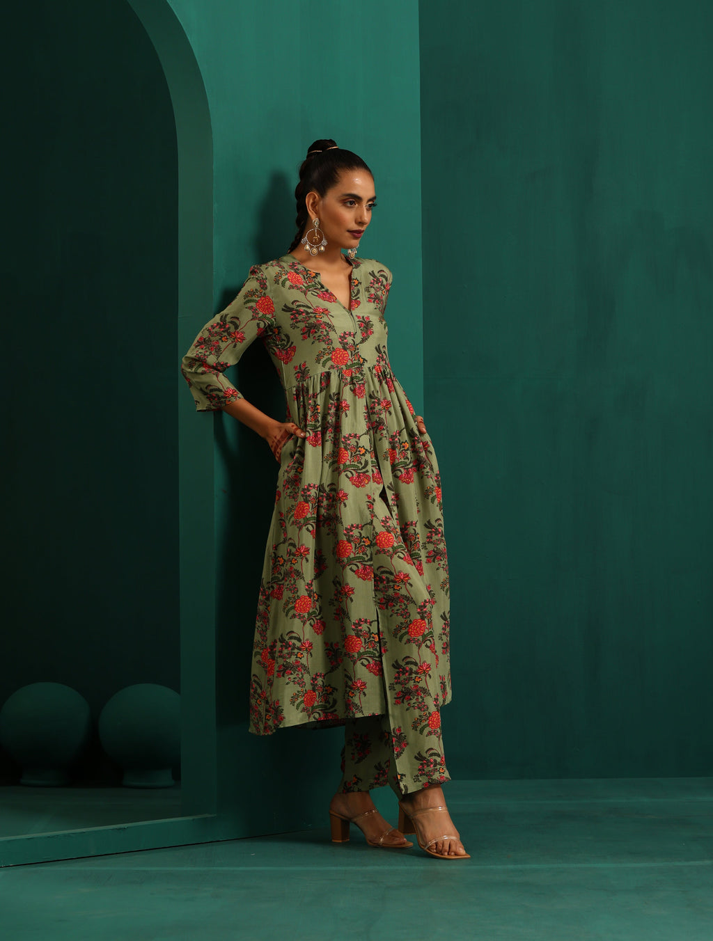 trueBrowns Green Floral Muslin Silk Printed Front Slit Kurta Pant Set | Grocsy