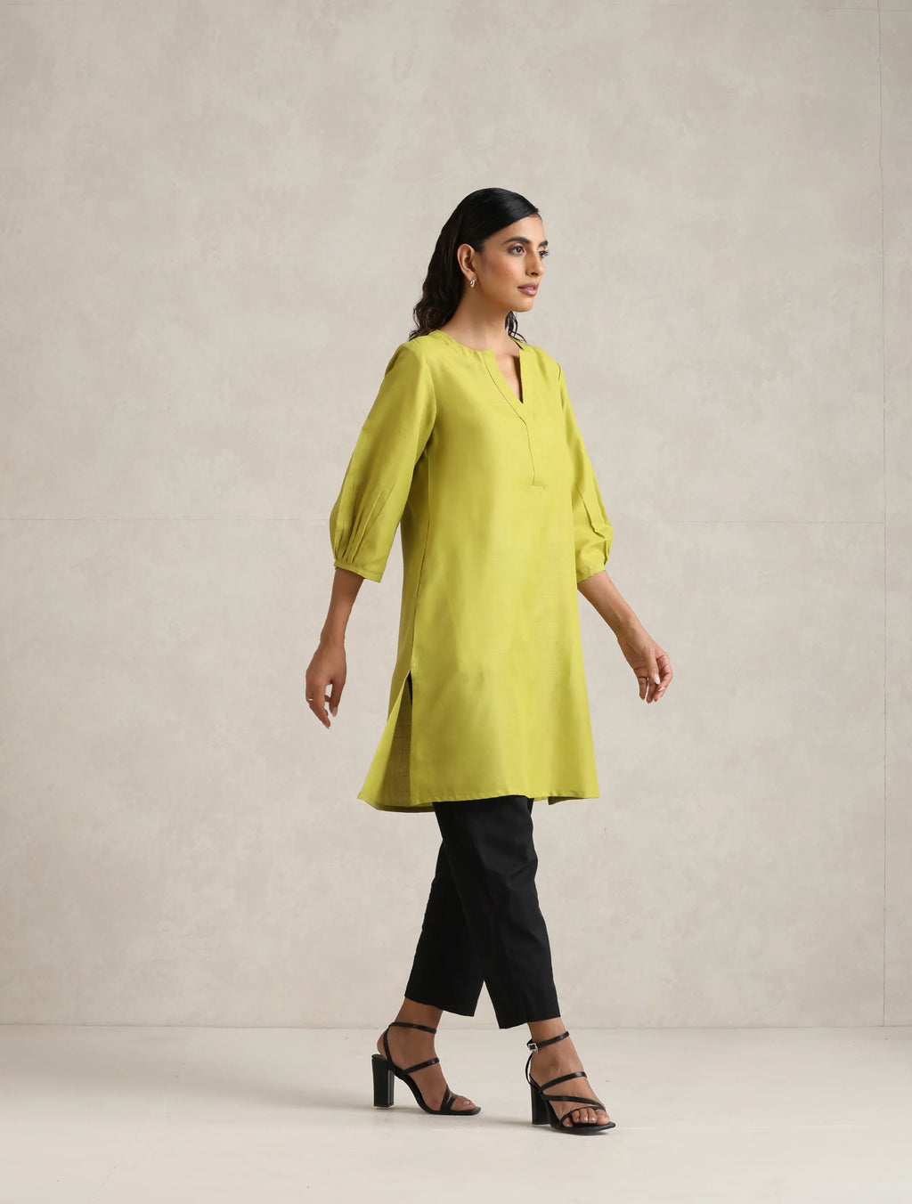 trueBrowns Green Cotton Blend Short Kurta | Grocsy
