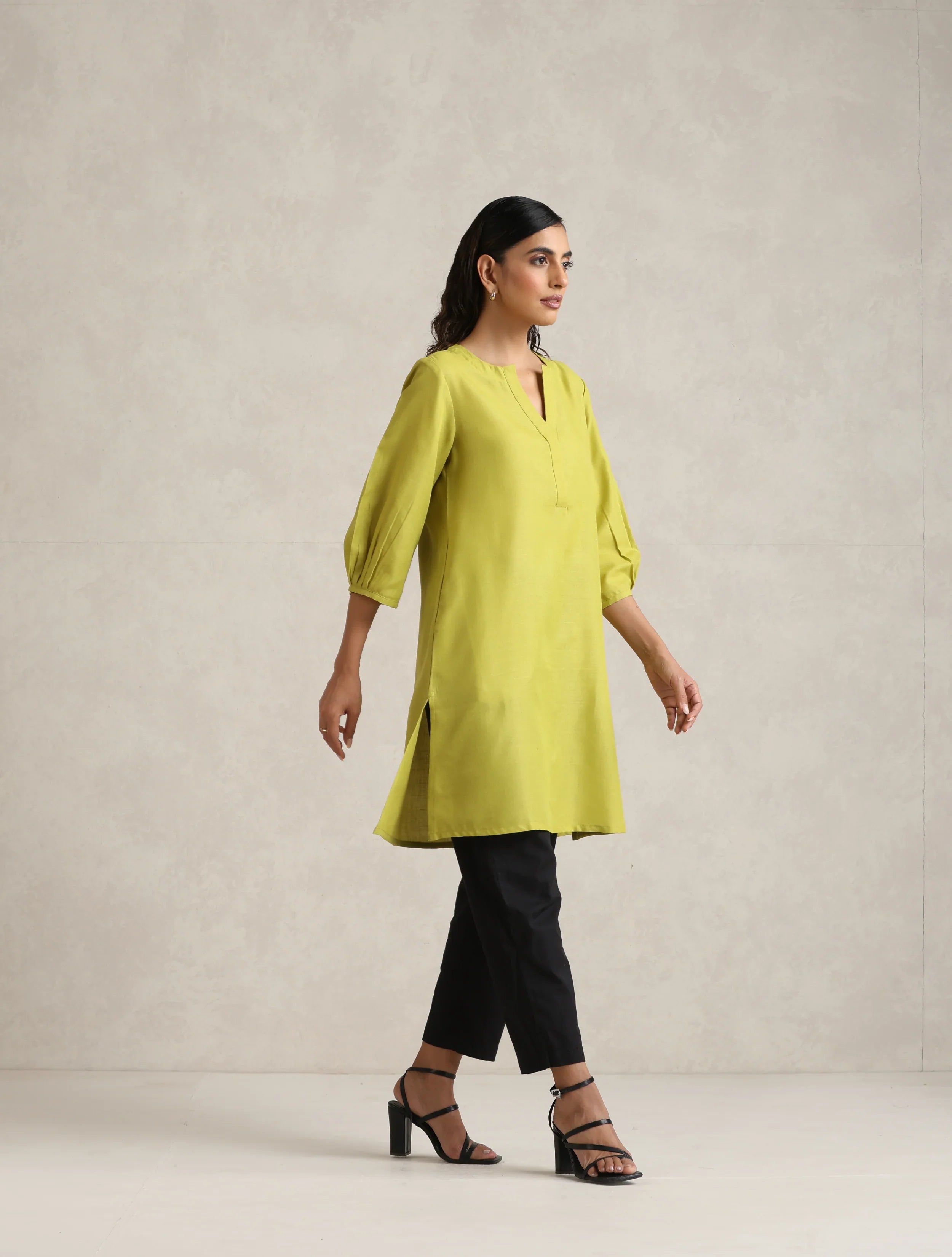 trueBrowns Green Cotton Blend Short Kurta | Grocsy