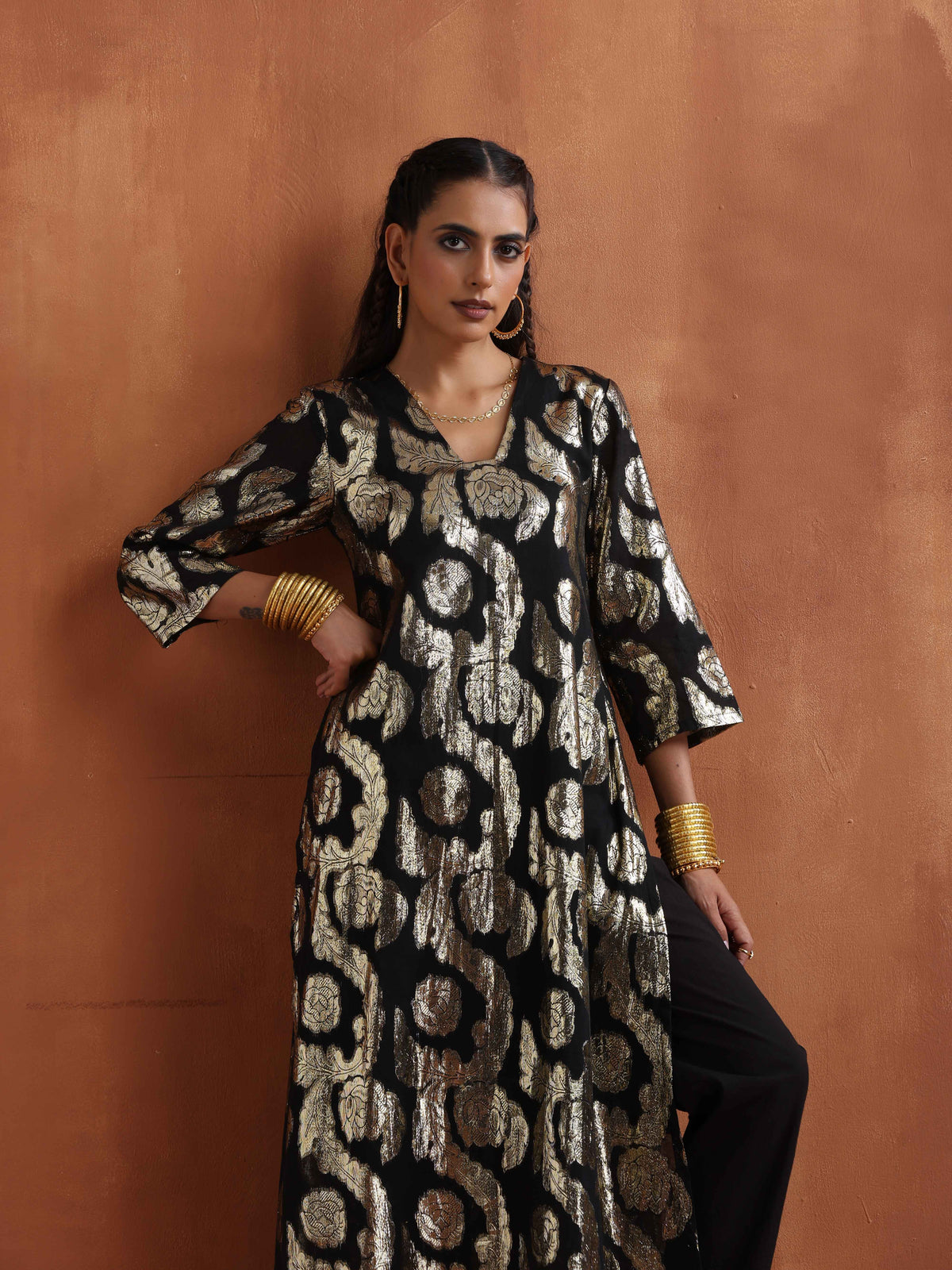 trueBrowns Black Metallic High Slit Kurta Set | Grocsy