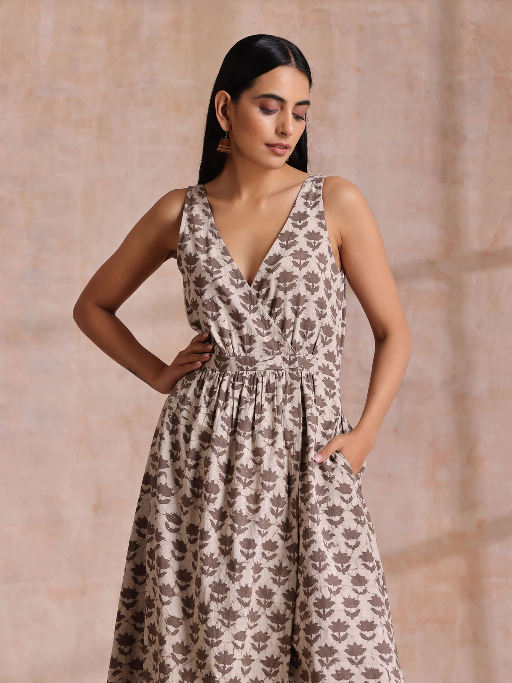 trueBrowns Clay Dabu Buta Print Cotton Sleeveless Wrap Dress | Grocsy