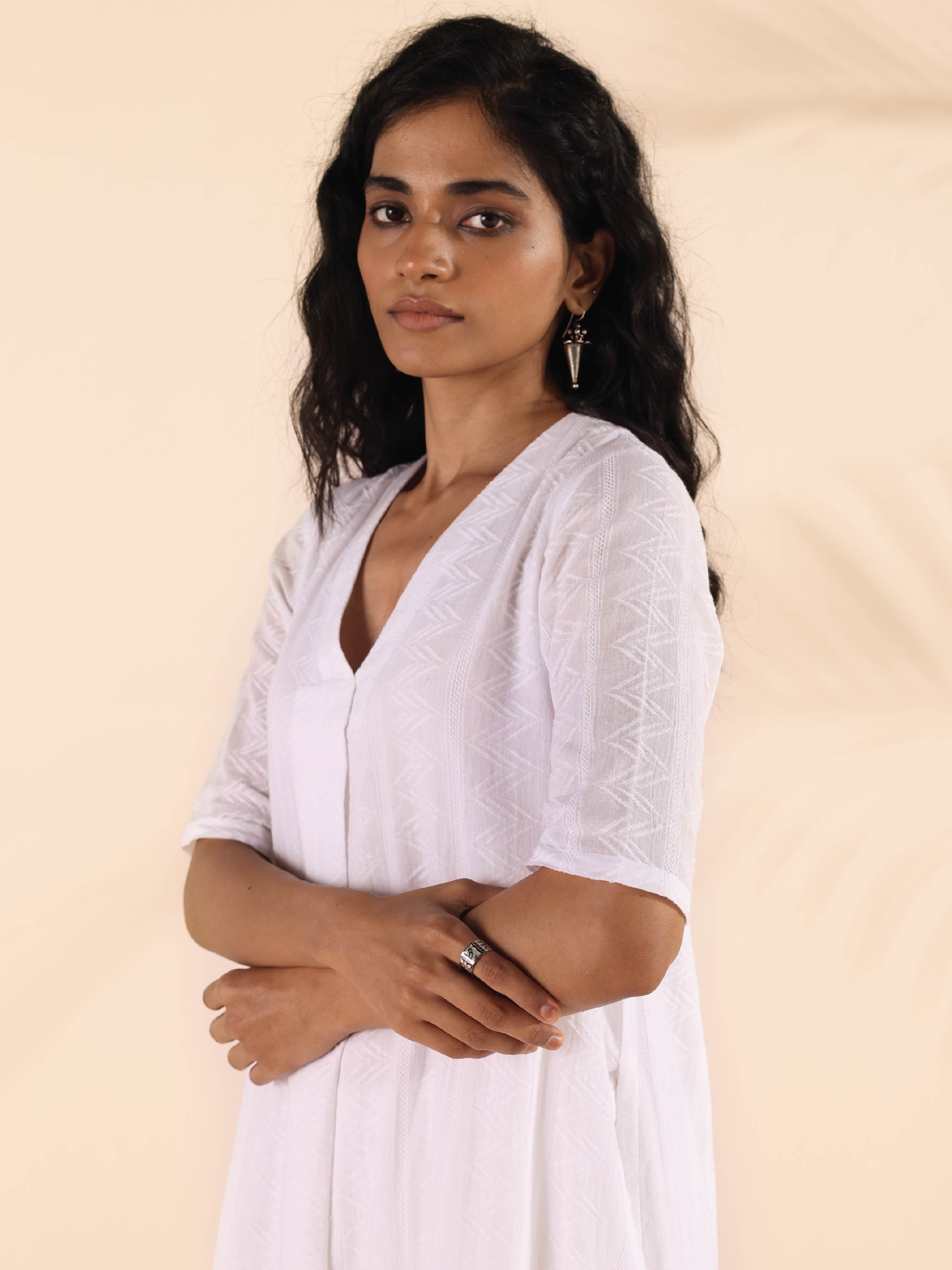 trueBrowns White Cotton Dobby V-Neck Kurta Pant Set | Grocsy