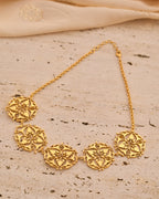 trueBrowns Gold-Polished Leaf Choker | Grocsy