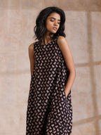 trueBrowns Black Bird Bagru Print Cotton Sleeveless Kurta Pant Set | Grocsy